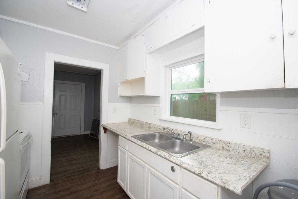 713 W Willis Street, Alvin, TX 77511 713 W Willis Street, Alvin, TX 77511