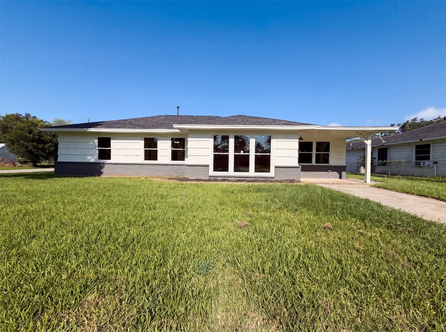 Property photo for 118 S Ringgold Street, West Columbia, TX