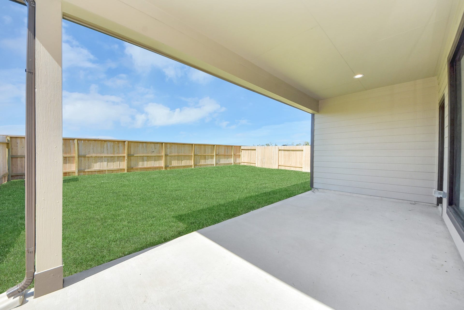 11115 Tulip Ridge Trail, Houston, TX 77044 Come and see this spacious backyard with its beautiful covered patio. There is plenty of room for the kids to play and adults to relax. Perfect for your outdoor living space, patio furniture, bbq pit, and so much more. The possibilities are endless!
