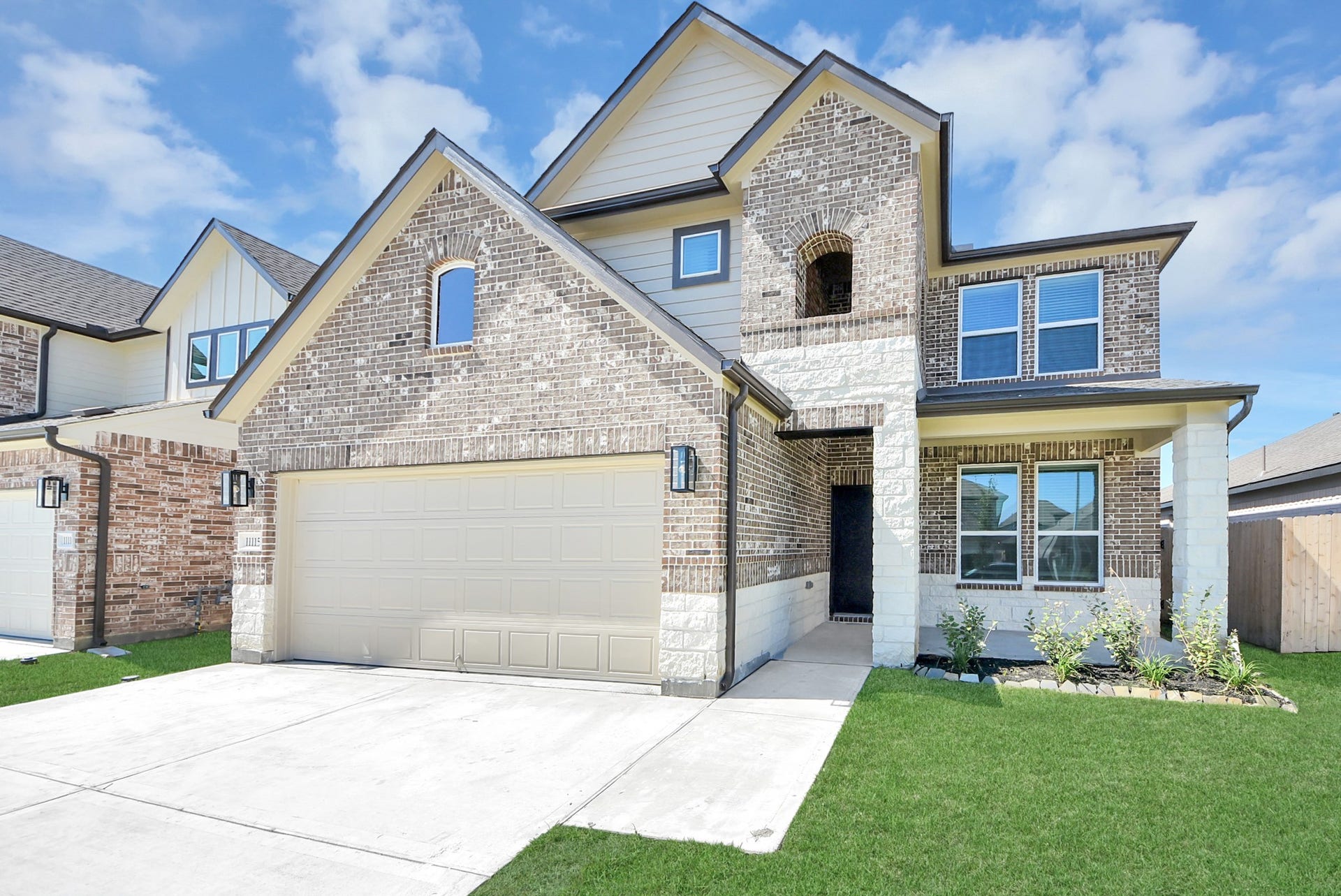11115 Tulip Ridge Trail, Houston, TX 77044 The residence features a practical 2-car garage complemented by a generous driveway, ensuring abundant space for parking needs.