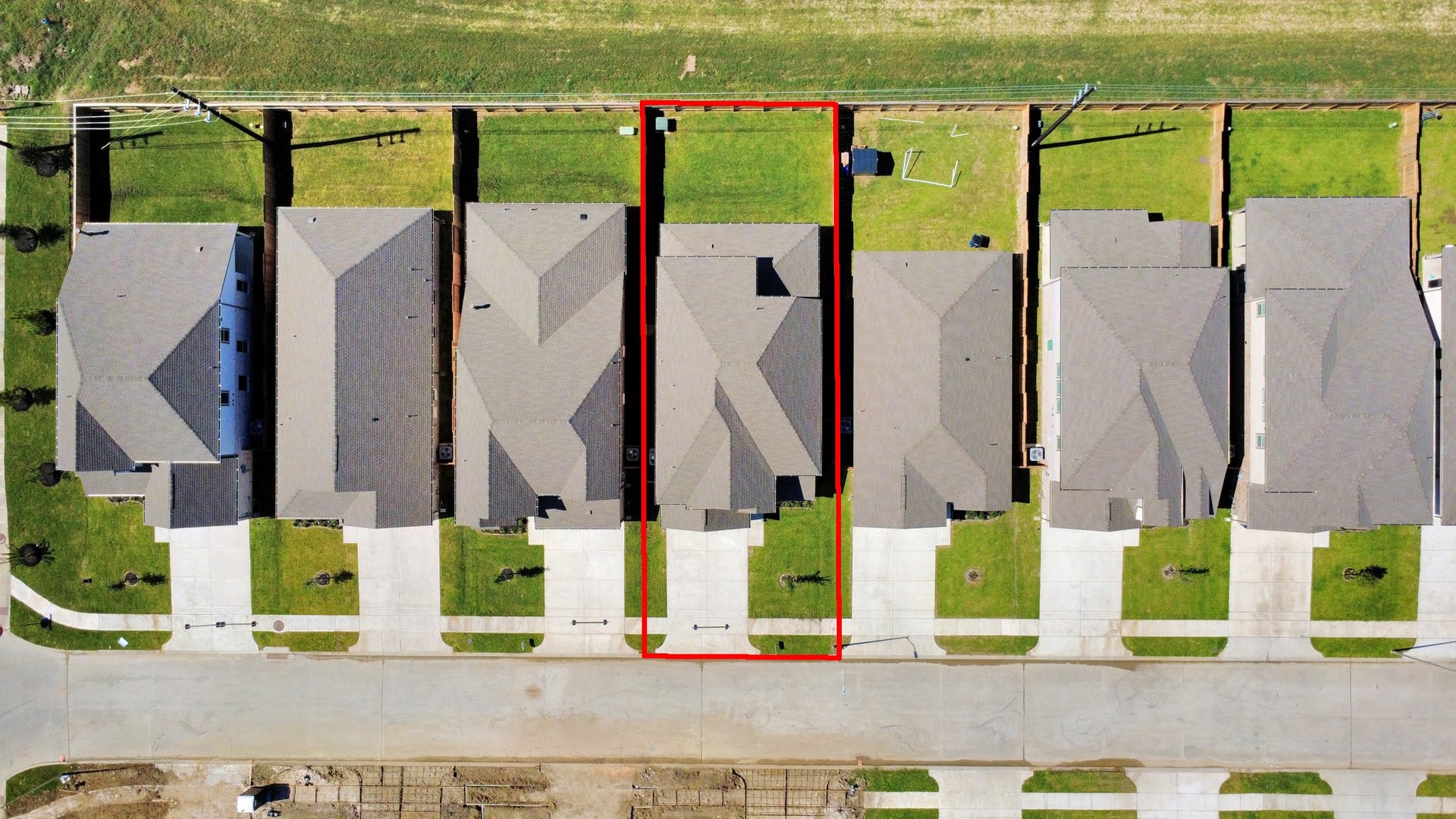 11115 Tulip Ridge Trail, Houston, TX 77044 An aerial view of a spacious subdivision lot, highlighting a well-maintained yard and a fully fenced perimeter, offering both privacy and expansive outdoor space.