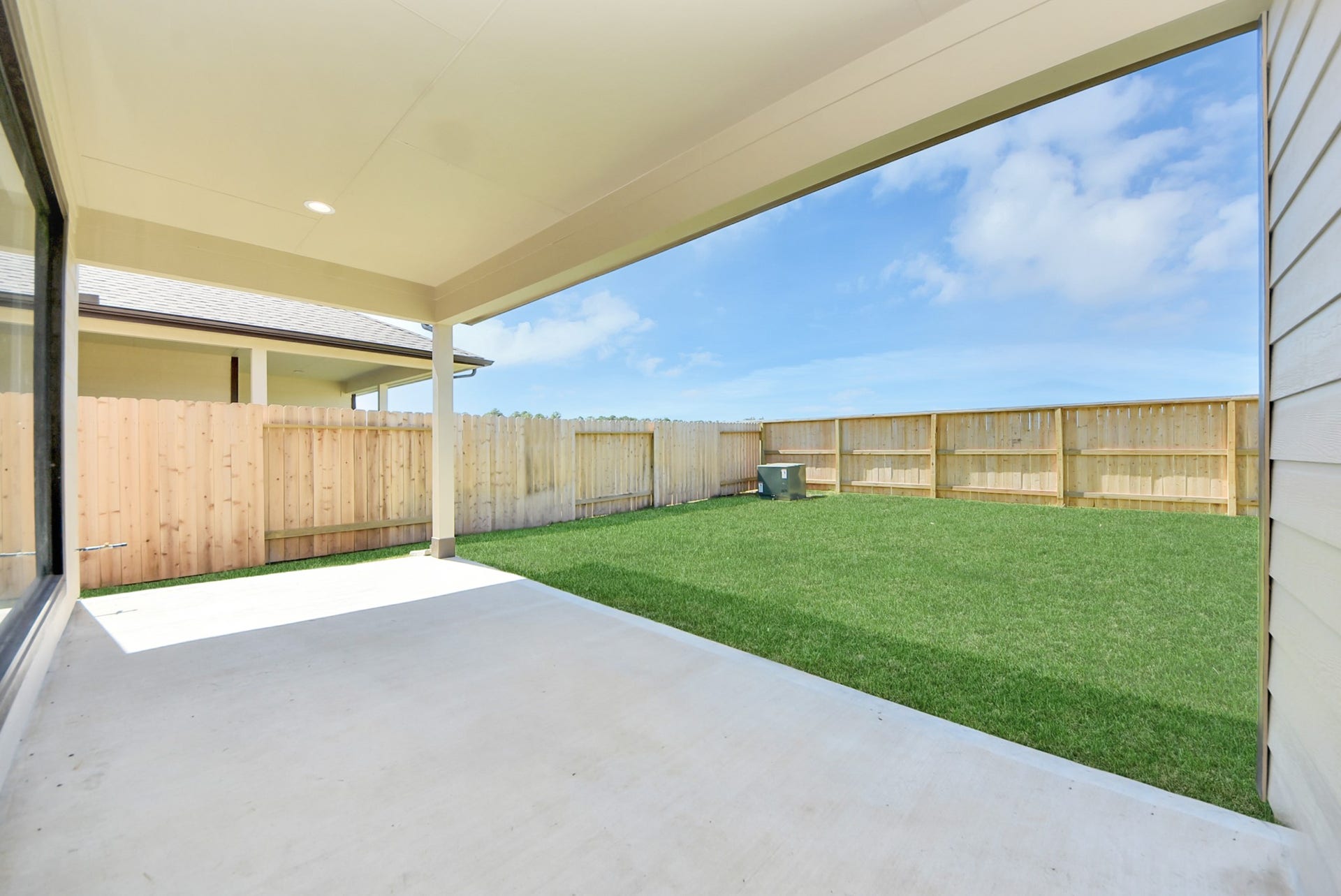 11115 Tulip Ridge Trail, Houston, TX 77044 Explore the expansive backyard with its inviting covered patioa perfect blend of space for the kids to play and adults to unwind. Ideal for creating your outdoor oasis, this backyard accommodates patio furniture, a BBQ pit, and endless possibilities for leisure and entertainment.