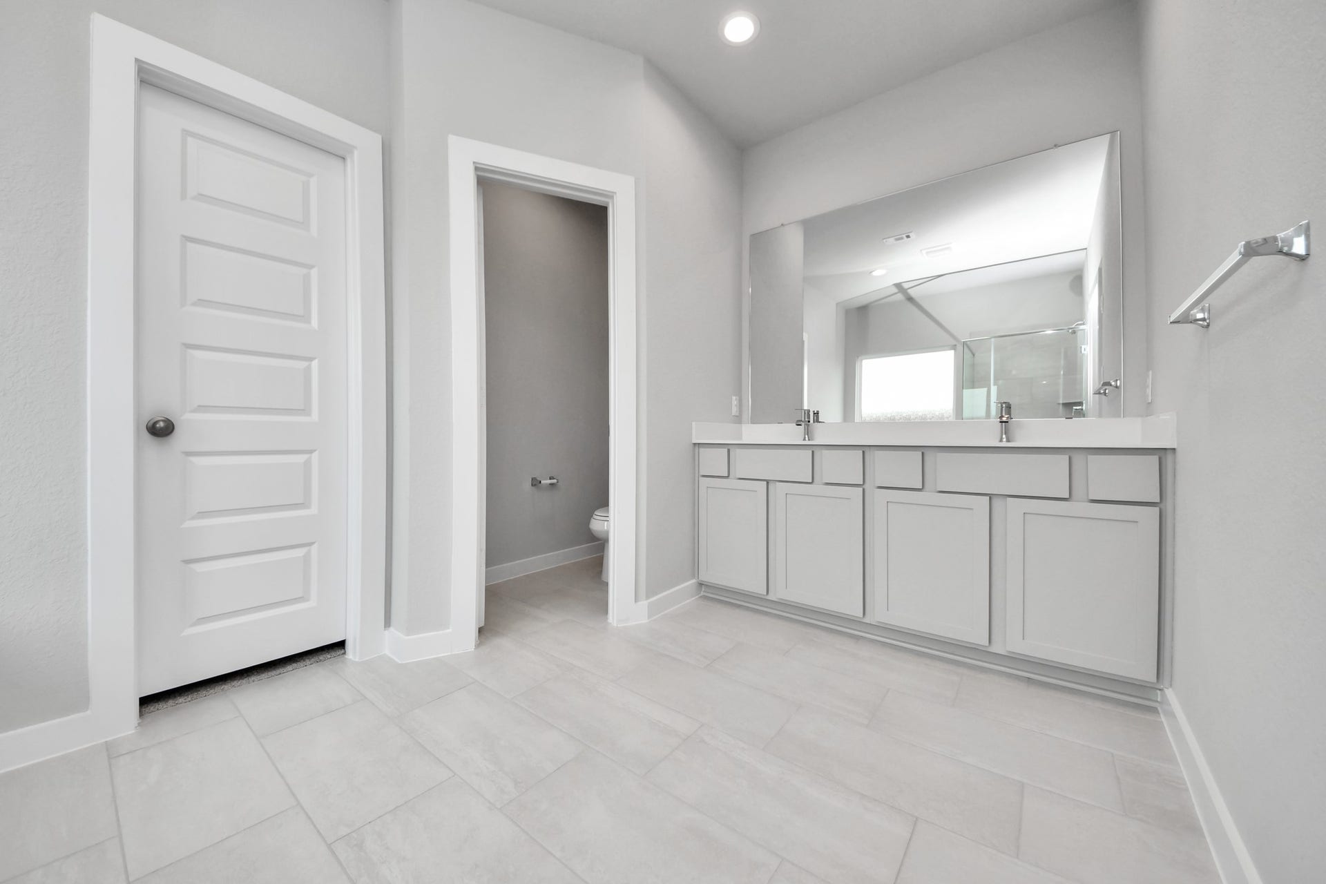 11115 Tulip Ridge Trail, Houston, TX 77044 Escape to a spa-like oasis in this primary bathroom. Enjoy a walk-in shower with tile surround, a separate garden tub with custom detailing, and an elegant vanity featuring light countertops, modern hardware, and beautiful vanity lights. Experience luxury and relaxation in every detail. Sample photo of completed home with similar floor plan. Actual colors and selections may vary.