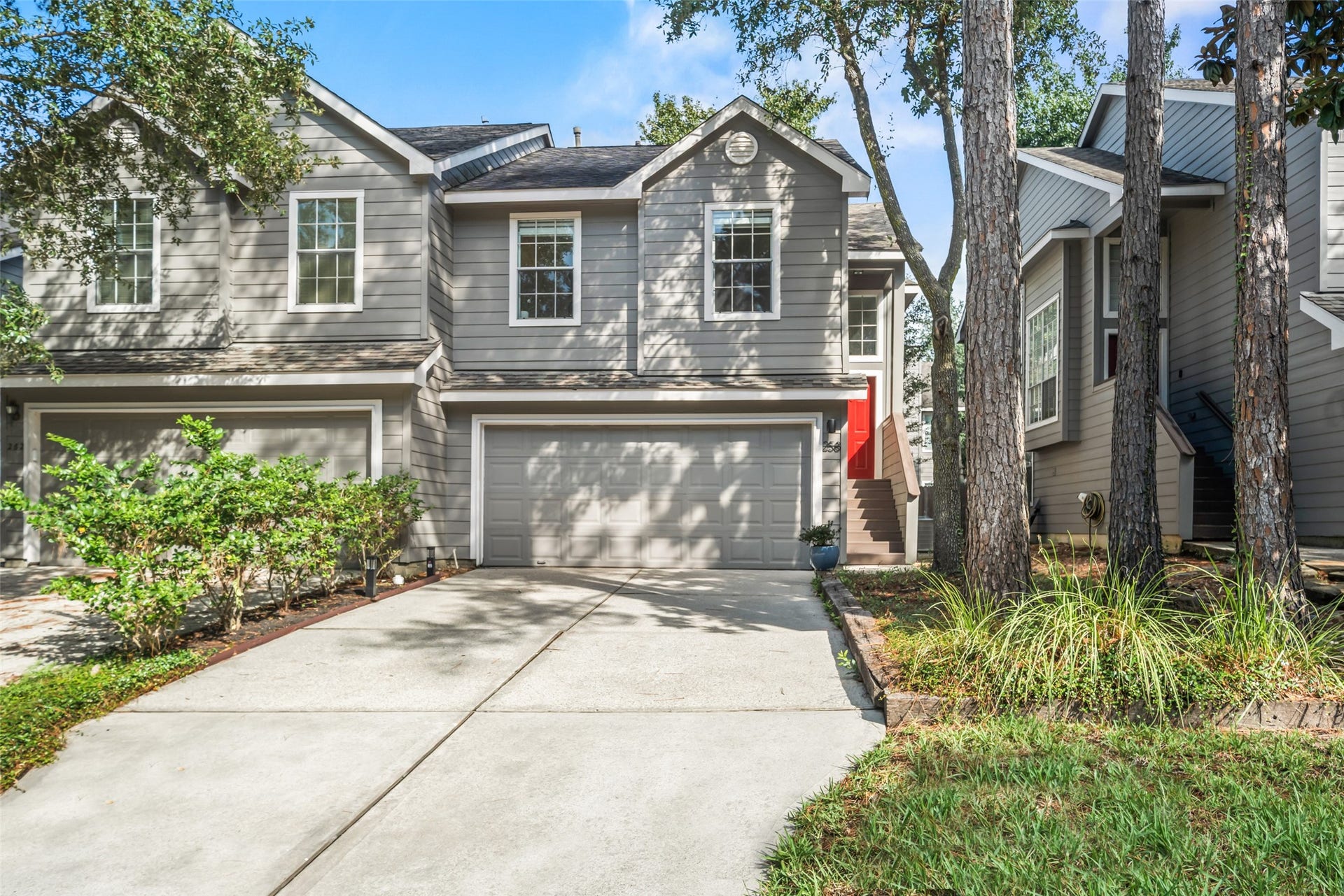 258 Sentry Maple Place, The Woodlands, TX 77382 Fully furnished and beautifully maintained townhome in Alden Bridge ideally located near major employers and all the amenities of The Woodlands. Zoned to highly rated schools, this turnkey home offers comfort, convenience and high design.