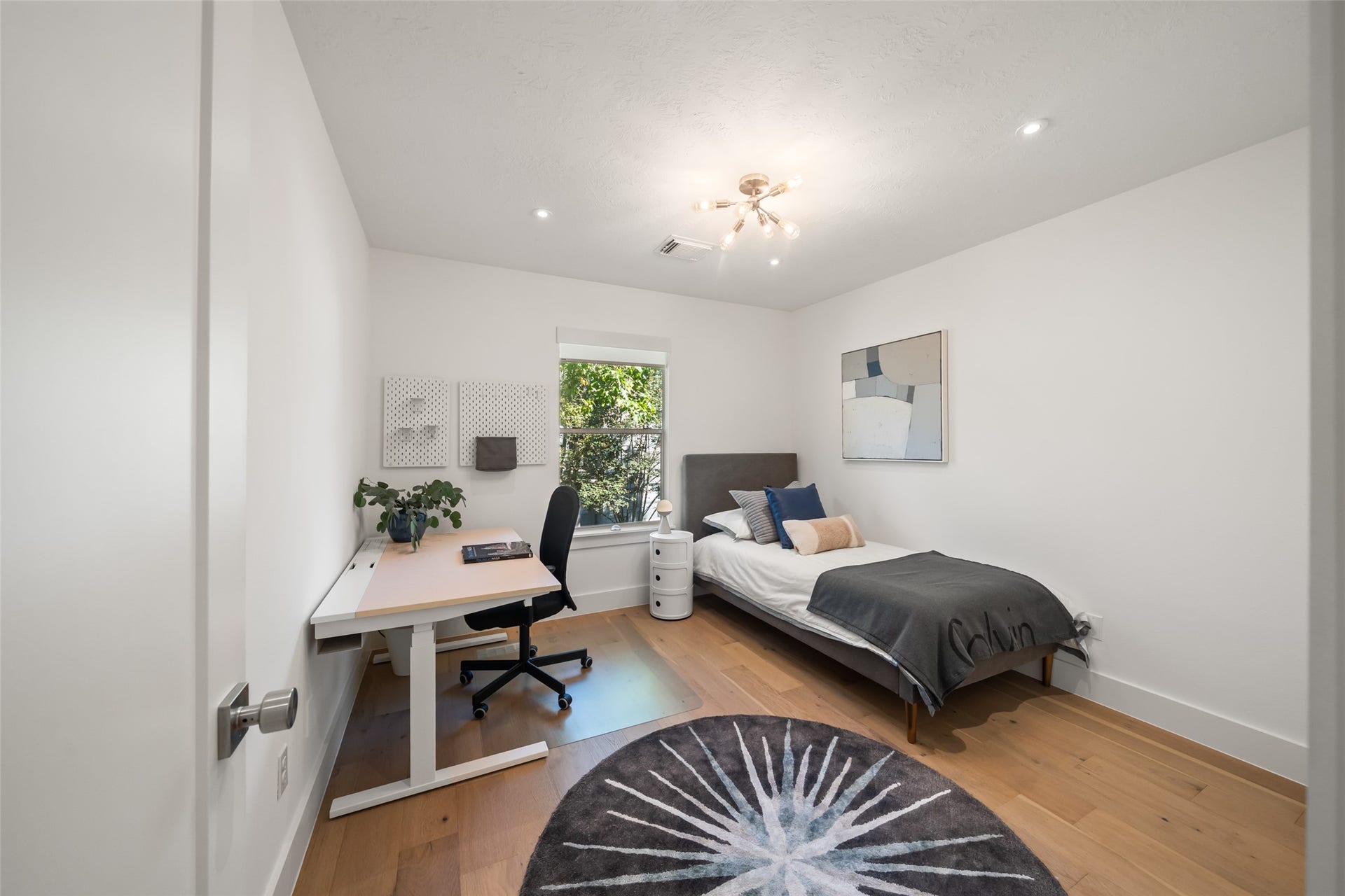 258 Sentry Maple Place, The Woodlands, TX 77382 This secondary bedroom includes a standing desk setup making it ideal for use as a guest room or home office.