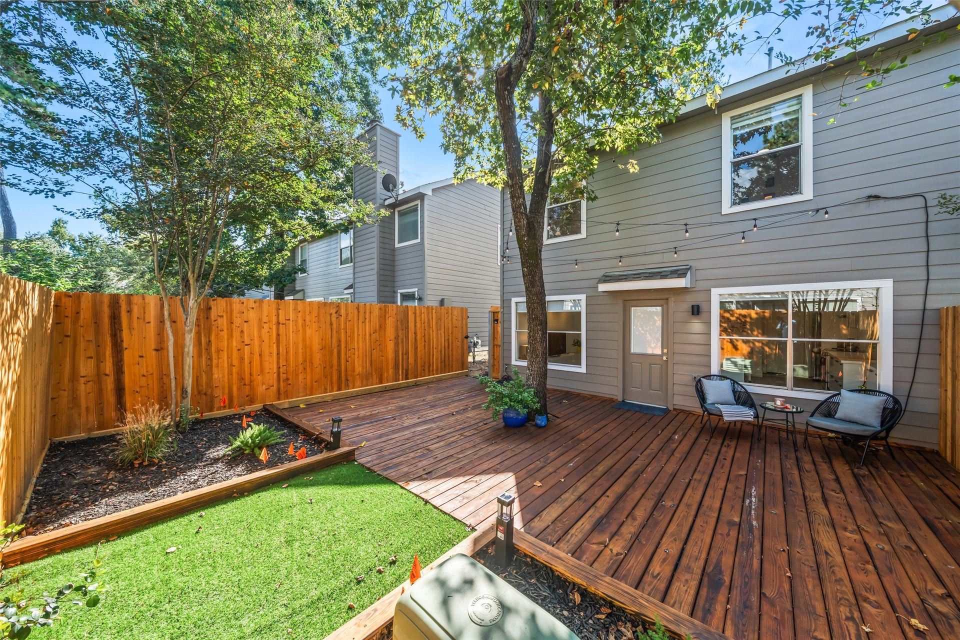 258 Sentry Maple Place, The Woodlands, TX 77382 Private outdoor living at its best - spacious deck, low-maintenance turf and a shaded setting perfect for morning coffee or evening unwinding.