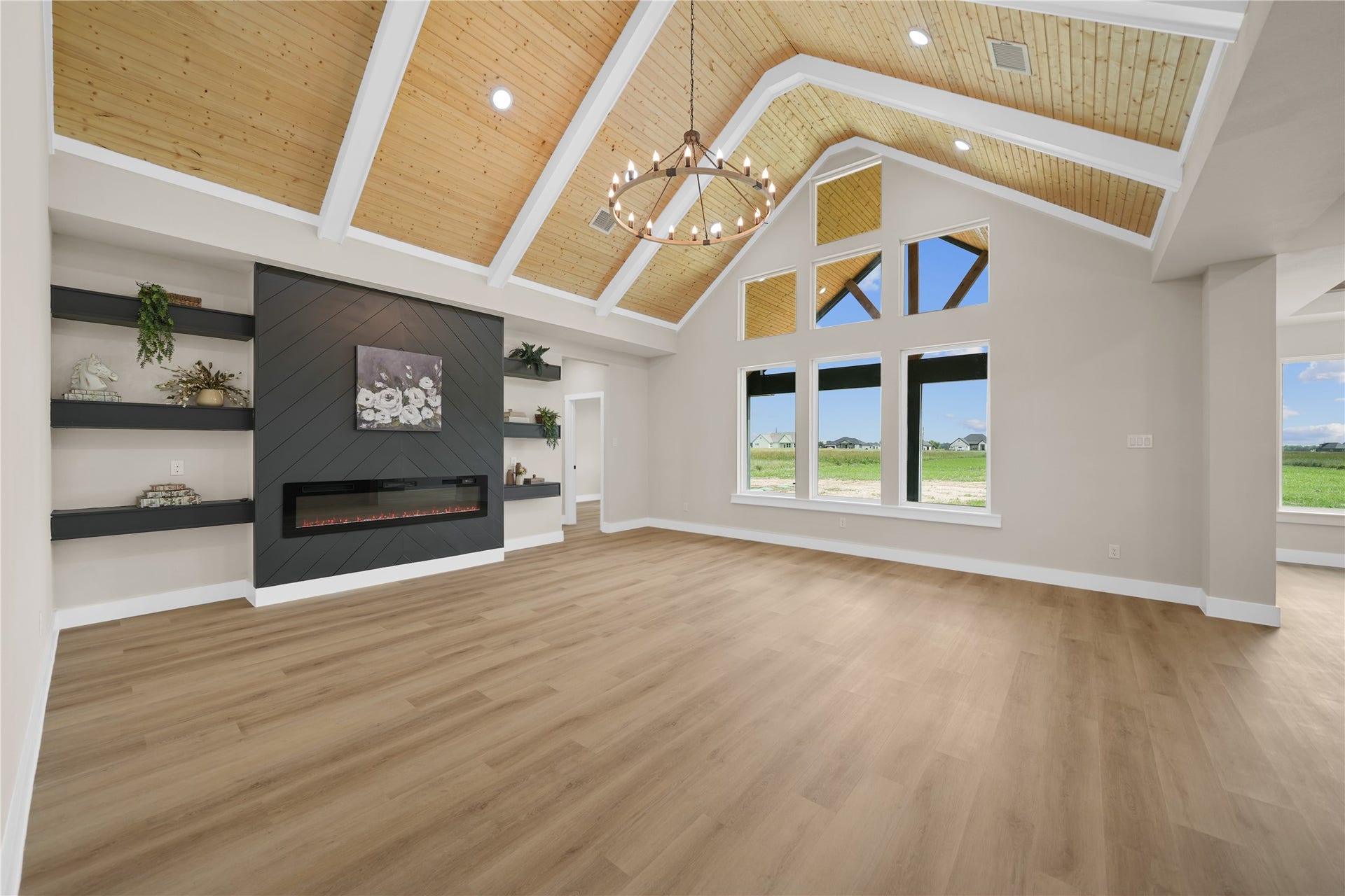 560 Quarter Horse Trail, Angleton, TX 77515 spacious and alot of natural lightning