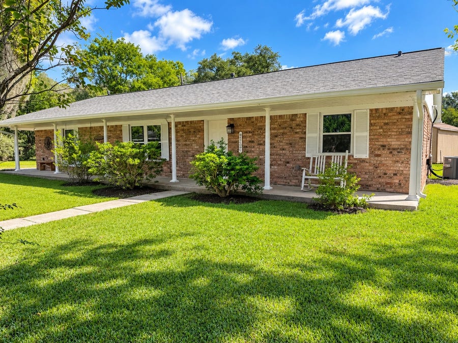 Property photo for 504 Edgewater Street, Richwood, TX
