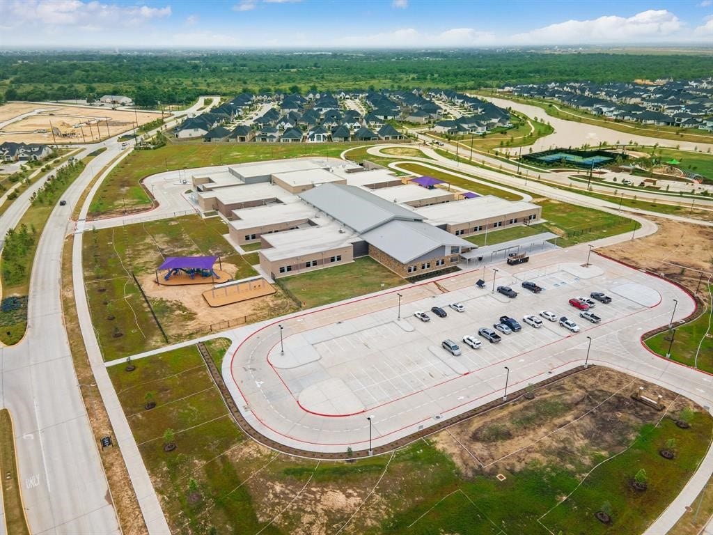 29651 Bur Creek Lane, Fulshear, TX 77441 Viola Gilmore Elementary school situated at a walking distance from the house.