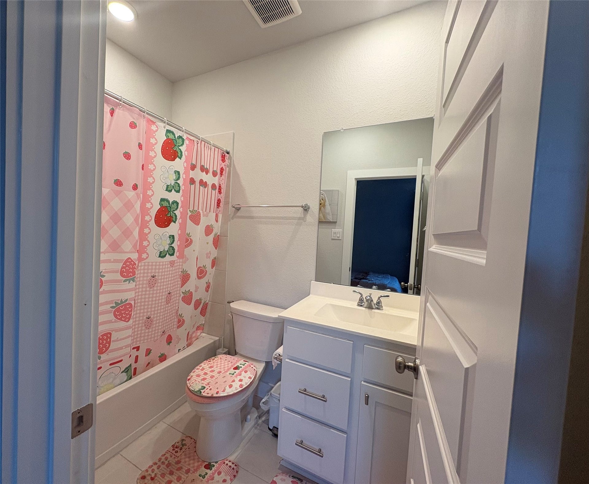 29651 Bur Creek Lane, Fulshear, TX 77441 Attached full bathroom to the 4th bedroom upstairs!