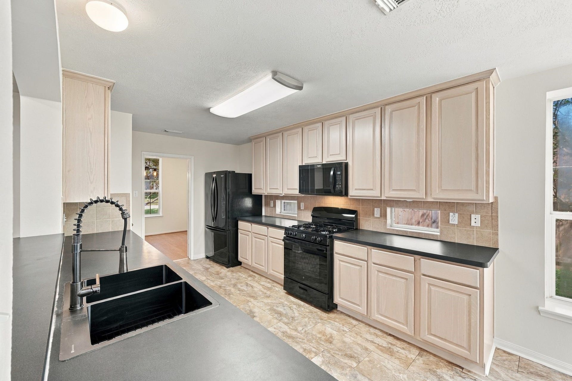 10 Orchid Grove Place, Conroe, TX 77385 10 Orchid Grove Place, Conroe, TX 77385