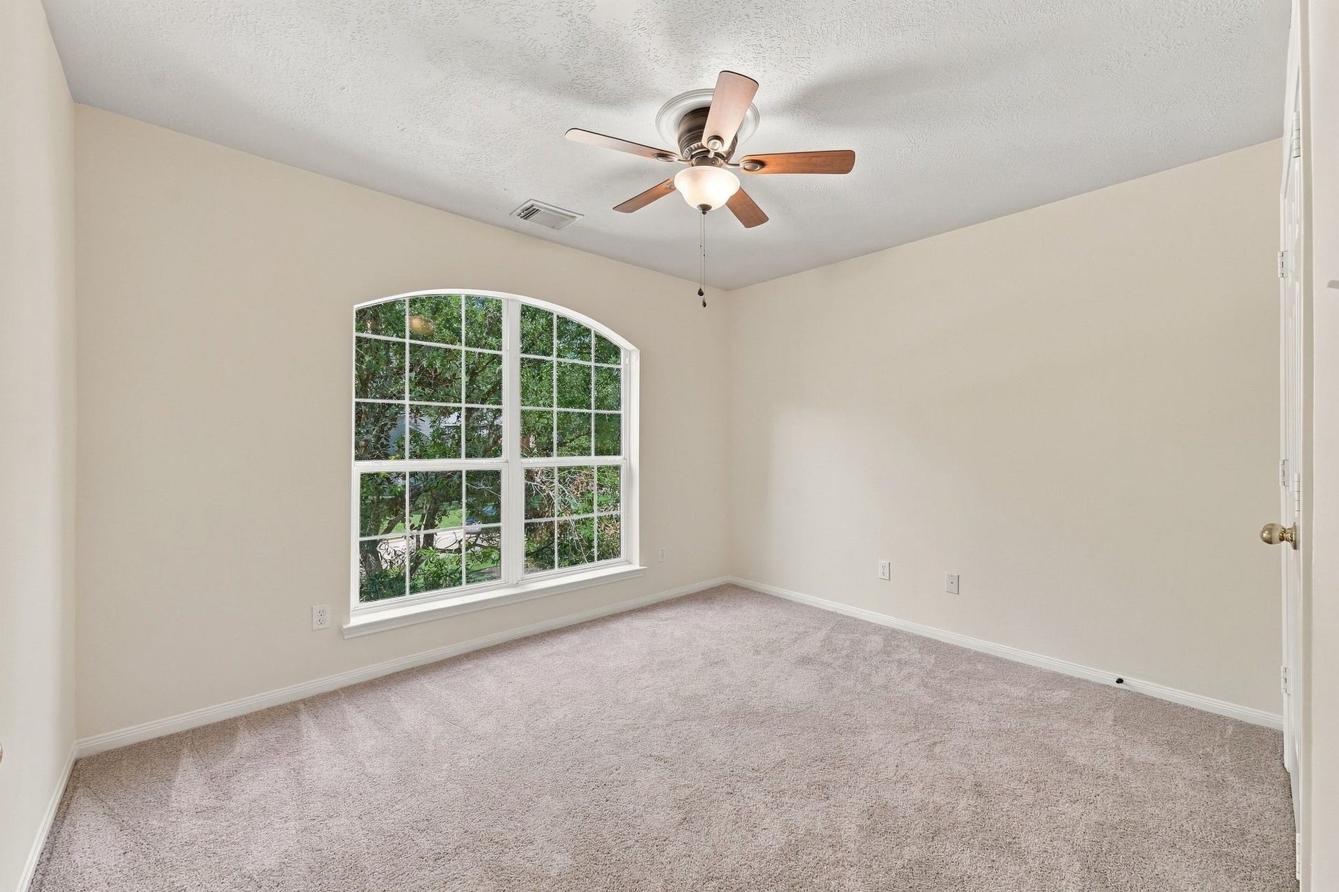 10 Orchid Grove Place, Conroe, TX 77385 10 Orchid Grove Place, Conroe, TX 77385