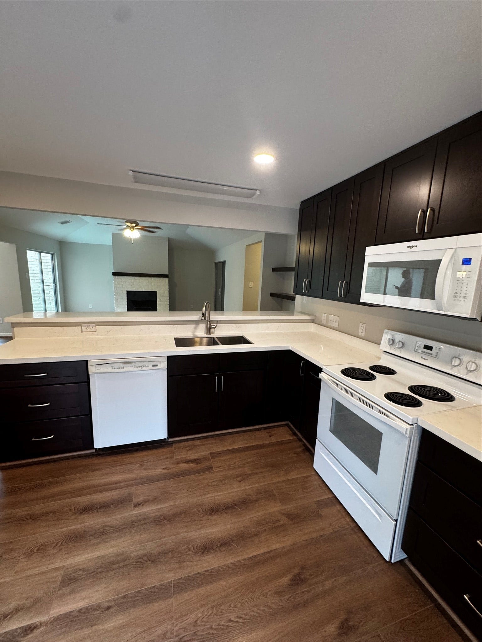 8807 Belle Glen Drive, Houston, TX 77099 8807 Belle Glen Drive, Houston, TX 77099