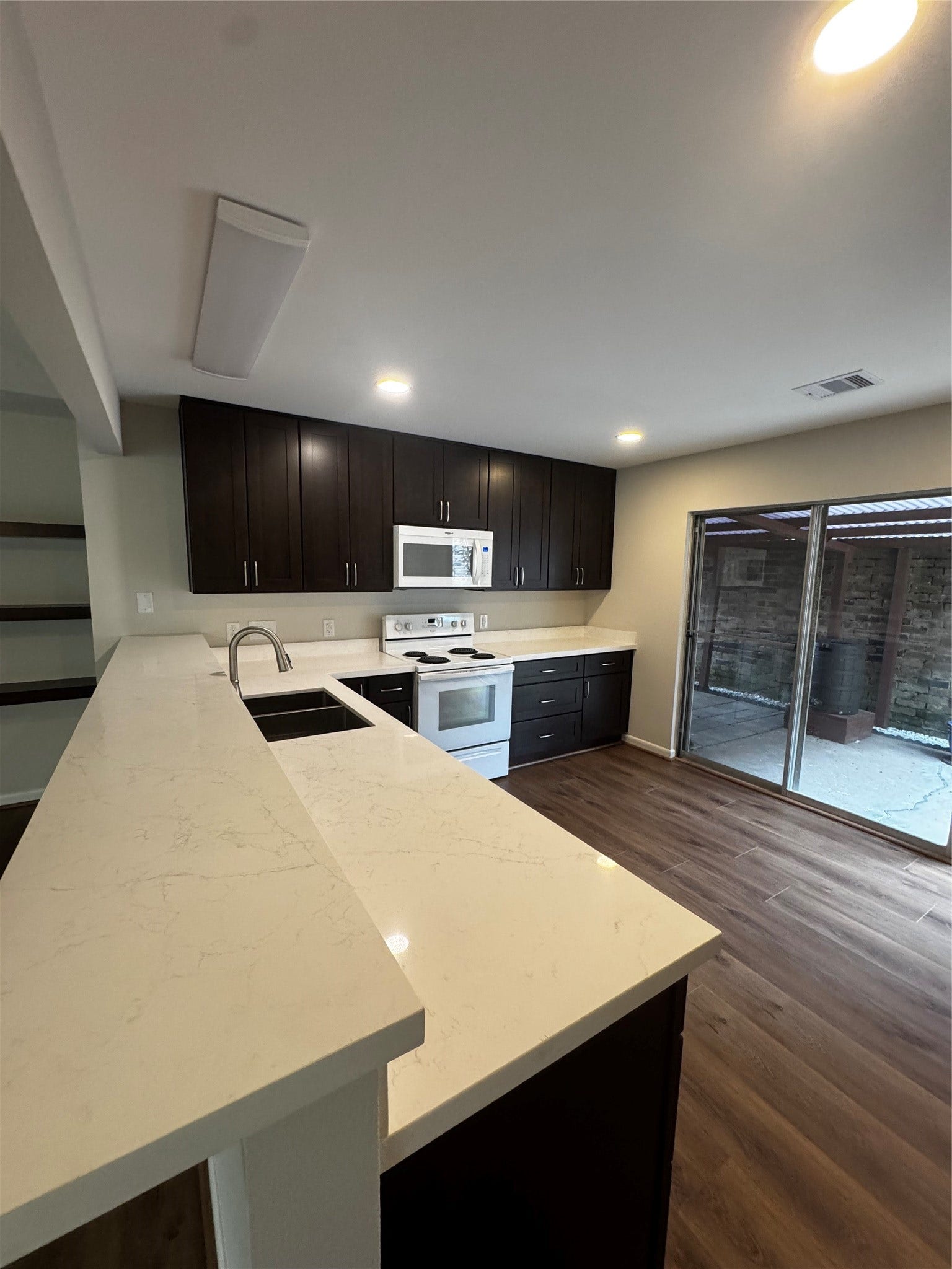 8807 Belle Glen Drive, Houston, TX 77099 8807 Belle Glen Drive, Houston, TX 77099