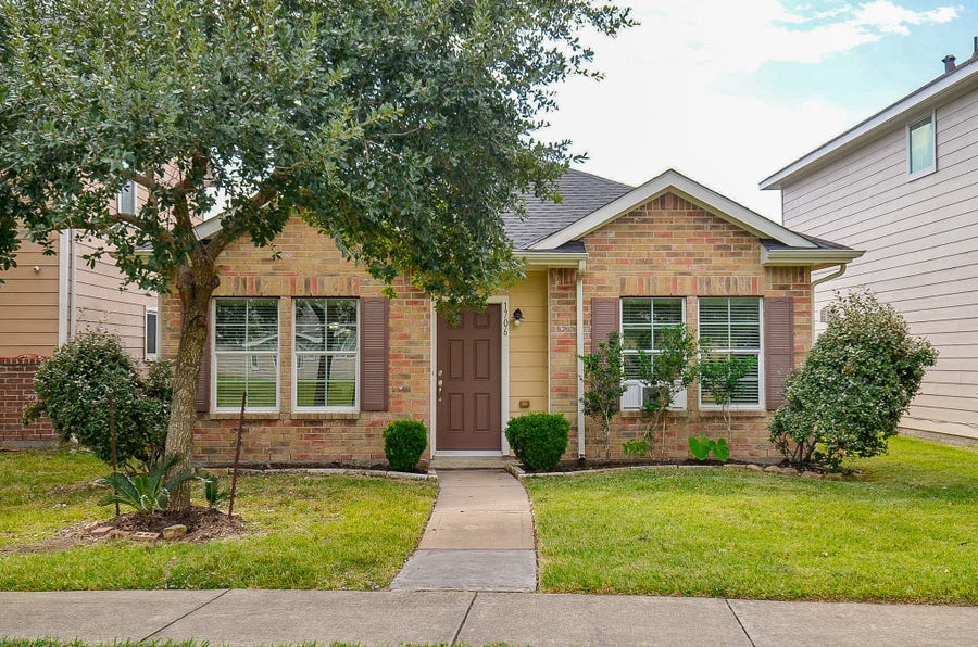 Property photo for 1706 Claremont Garden Circle, Houston, TX