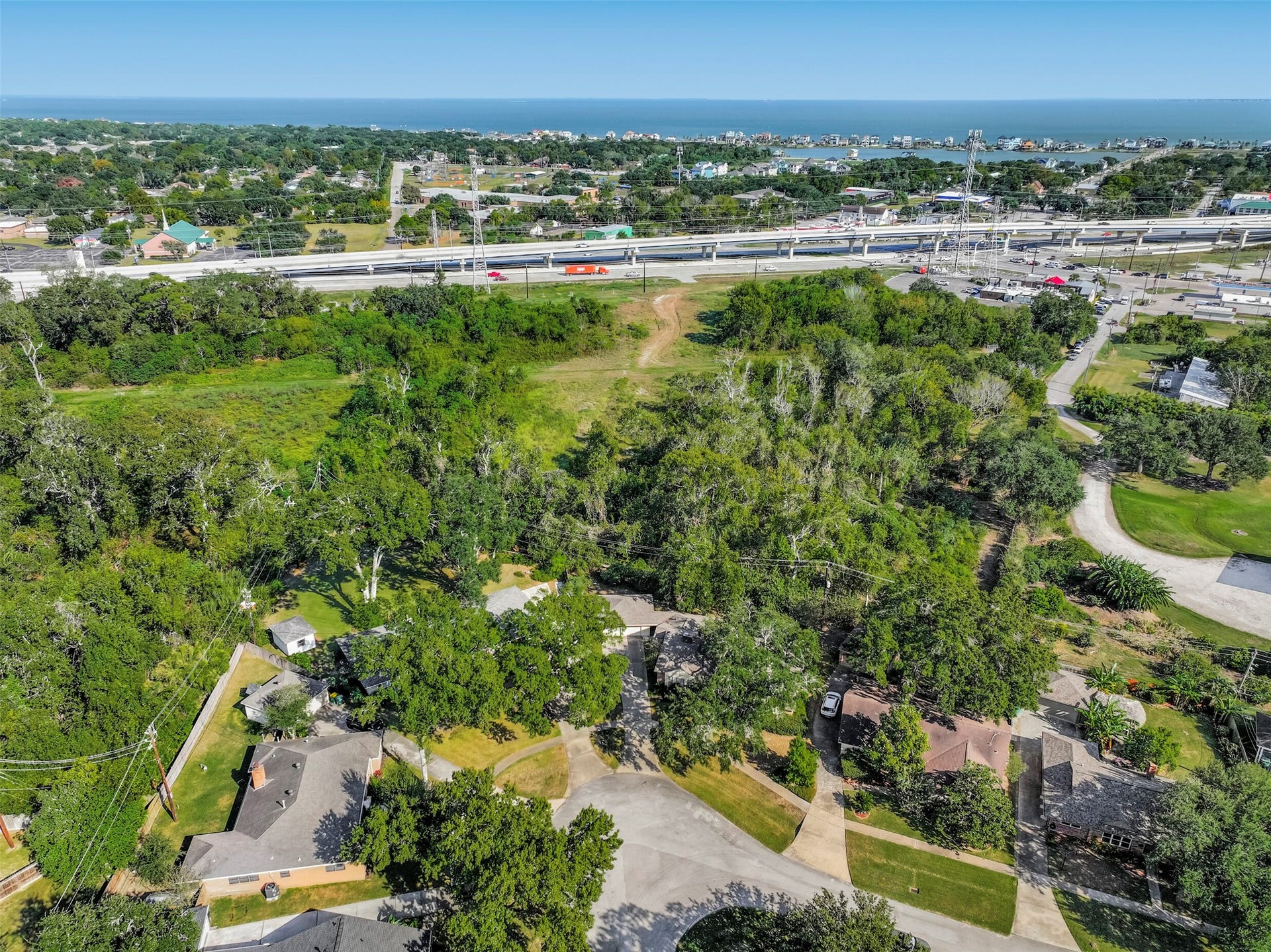 2101 Willow Dell Drive, Seabrook, TX 77586 Aerial photos help you see the proximity to Hwy 146 and to Galveston Bay