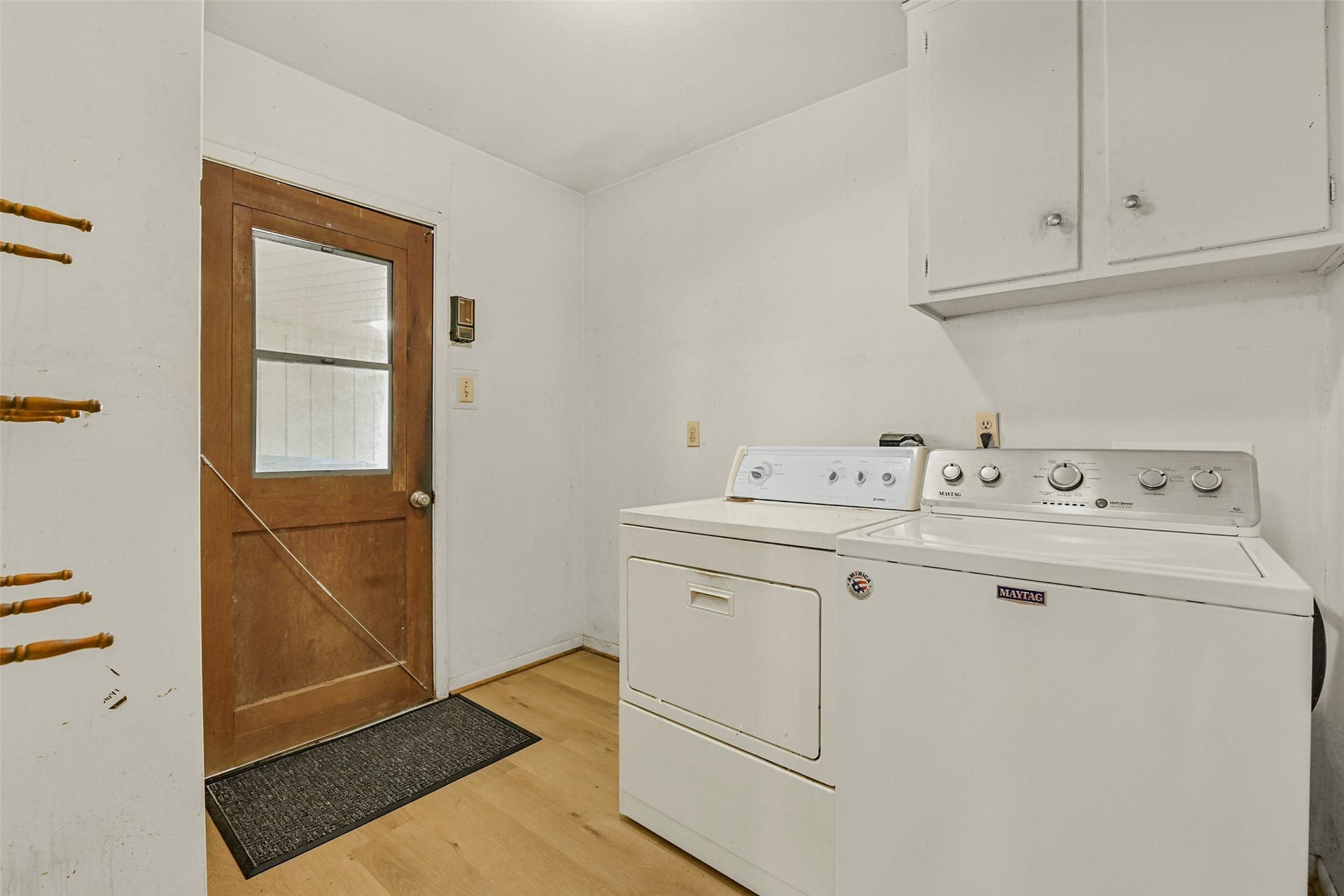 2101 Willow Dell Drive, Seabrook, TX 77586 Laundry room with access to the detached 2 car garage