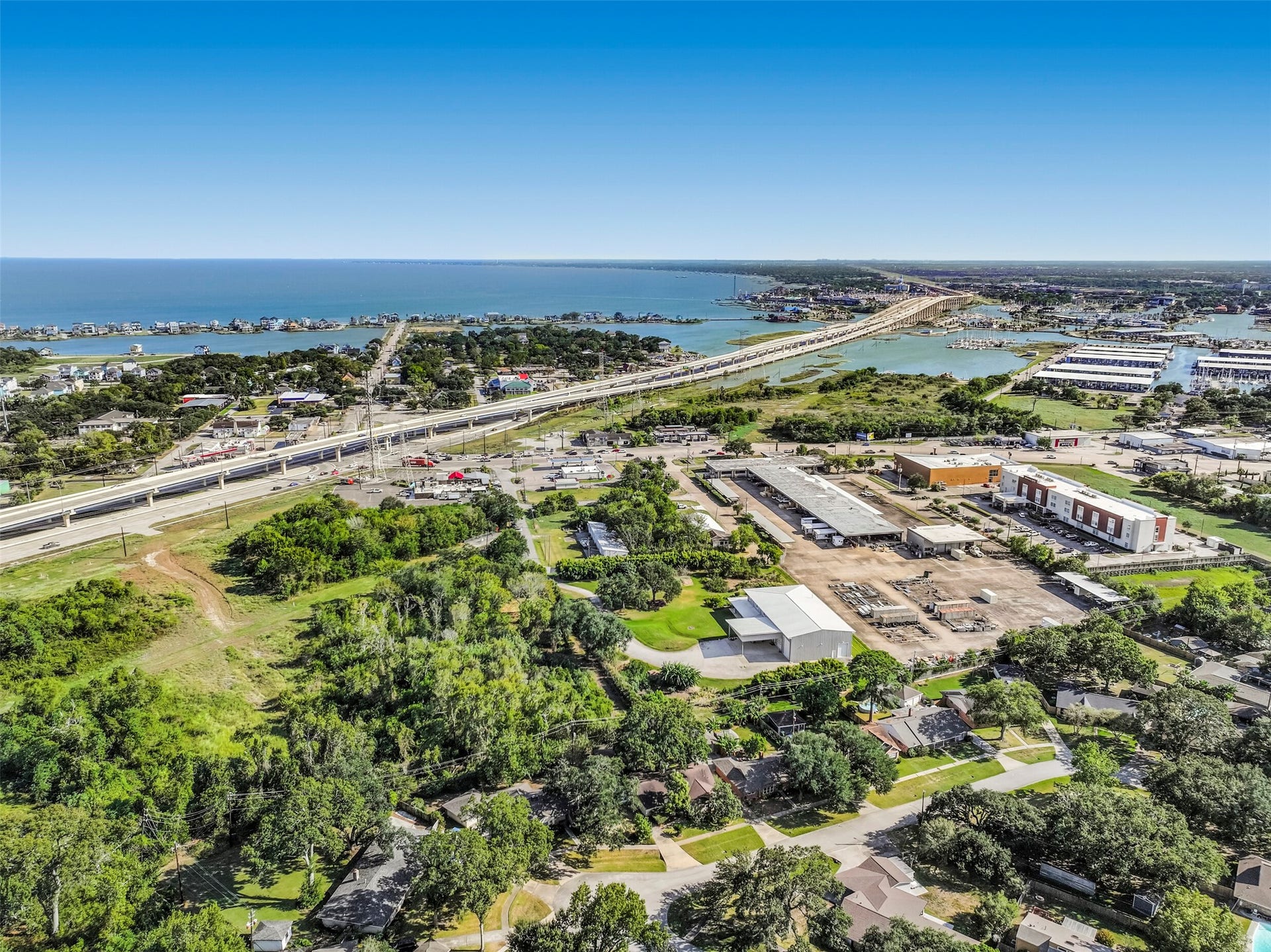 2101 Willow Dell Drive, Seabrook, TX 77586 This aerial view helps you see the proximity to Hwy 146 to the left. The Kemah Boardwalk is shown in the upper right hand corner