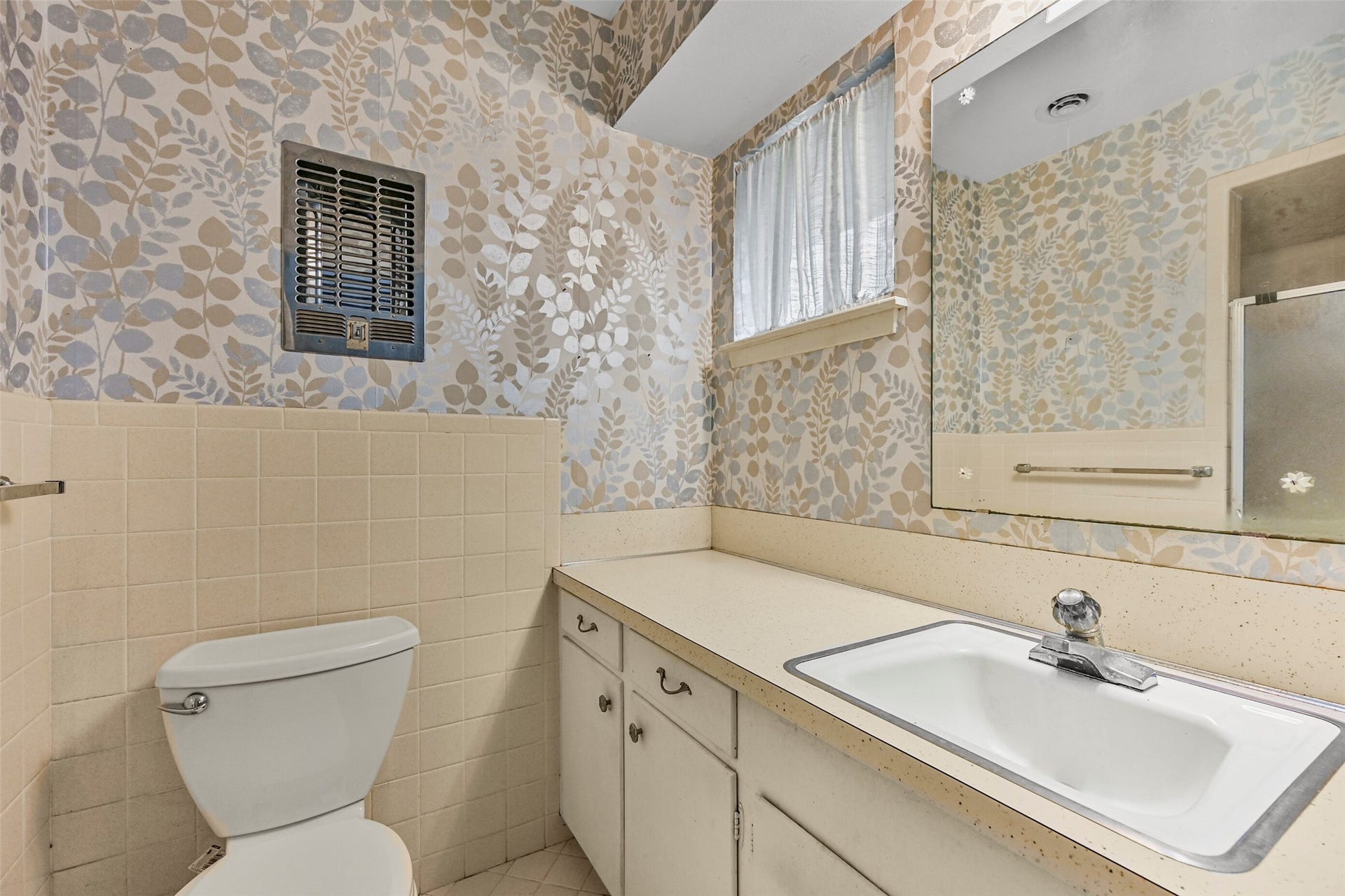 2101 Willow Dell Drive, Seabrook, TX 77586 Primary bathroom