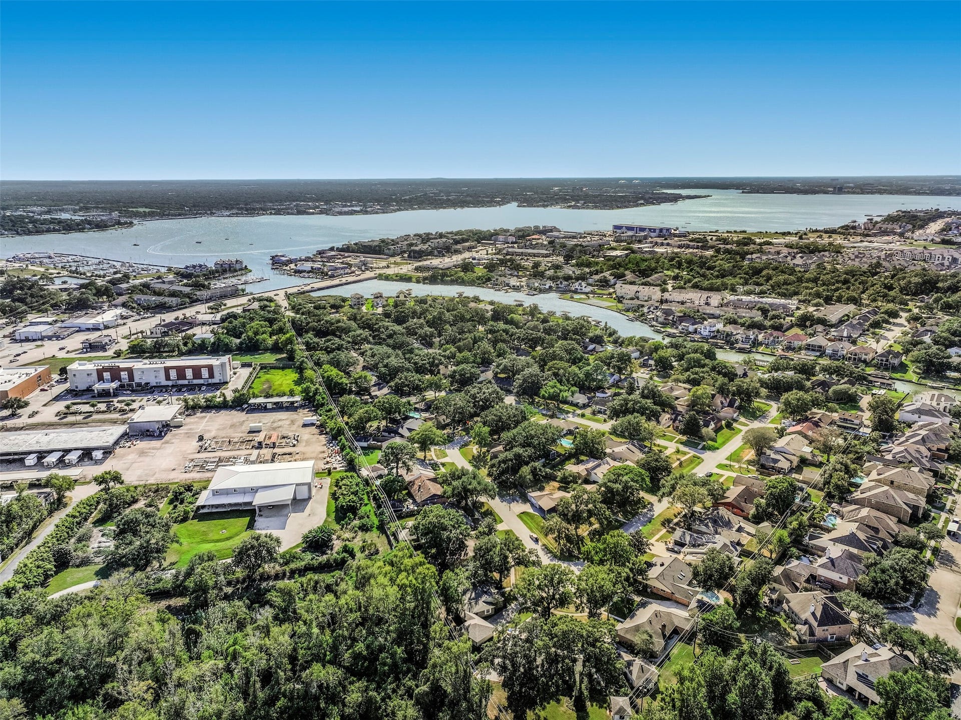 2101 Willow Dell Drive, Seabrook, TX 77586 This aerial view shows you the proximity to Clear Lake