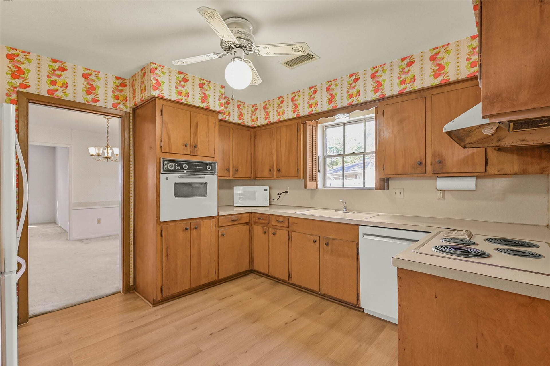 2101 Willow Dell Drive, Seabrook, TX 77586 This kitchen offers plenty of room for you to bring in your personalized touches