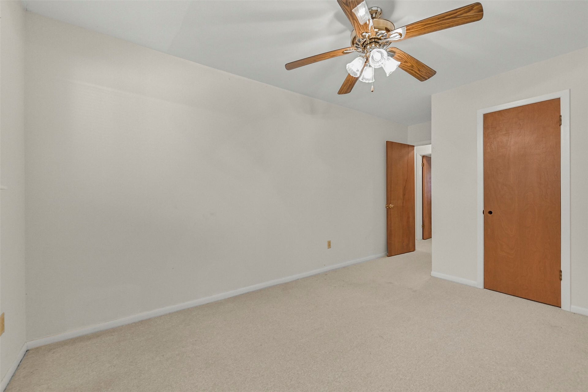 2101 Willow Dell Drive, Seabrook, TX 77586 One of the 4 bedrooms
