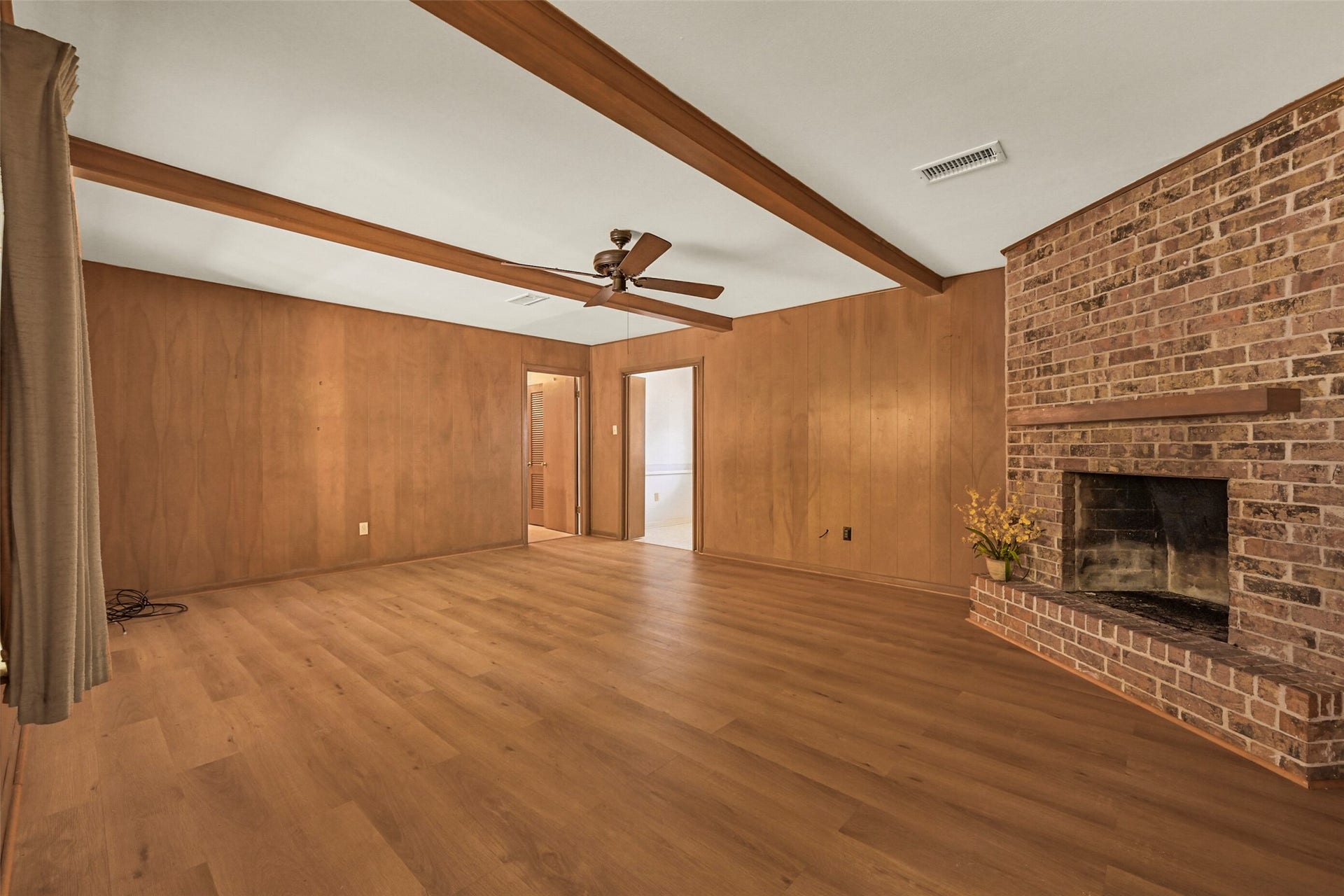 2101 Willow Dell Drive, Seabrook, TX 77586 This is the view from the breakfast/kitchen area