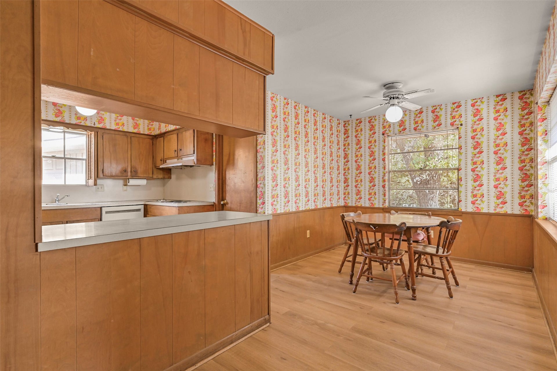 2101 Willow Dell Drive, Seabrook, TX 77586 Breakfast/kitchen area
