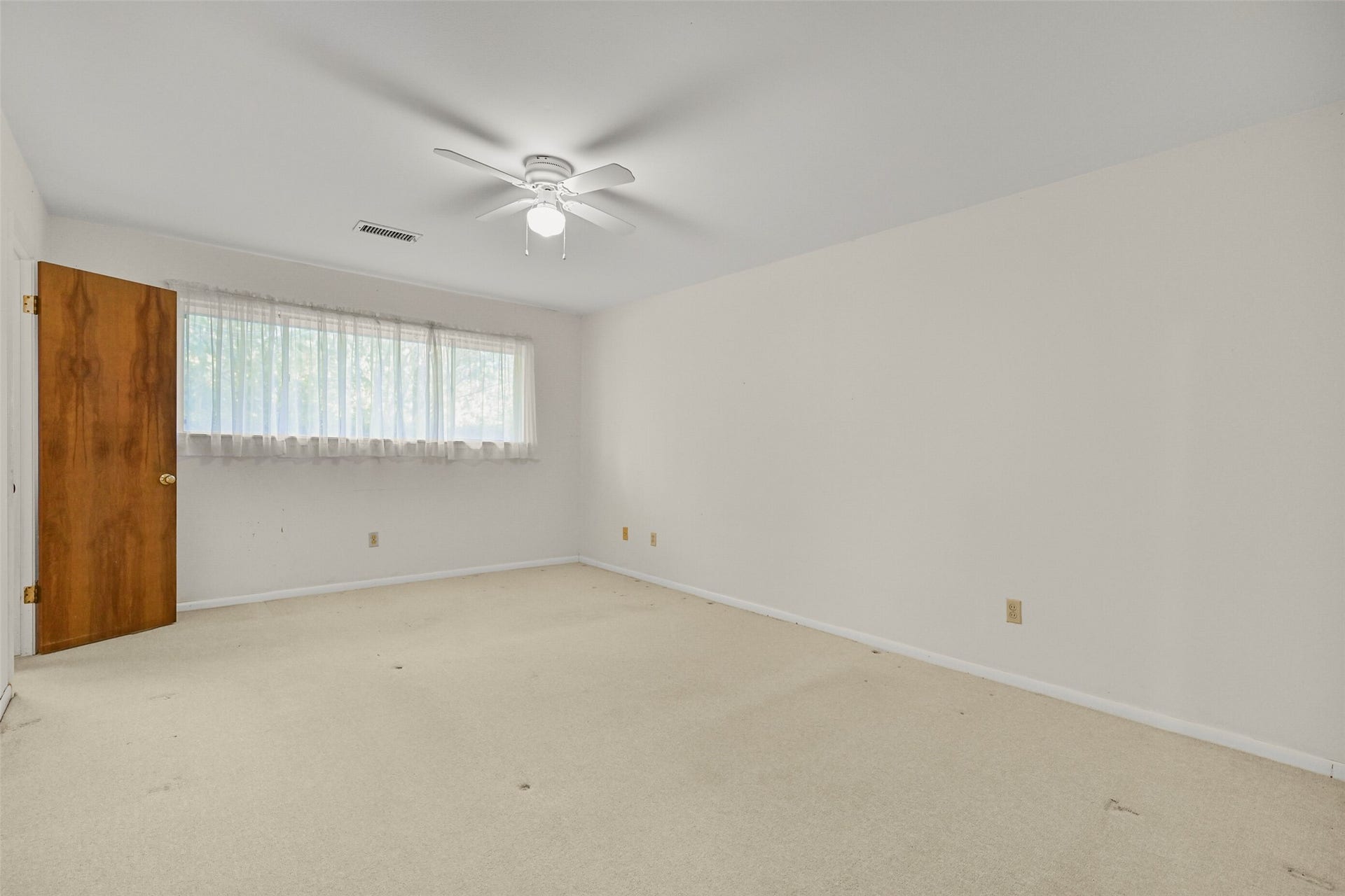 2101 Willow Dell Drive, Seabrook, TX 77586 Primary Bedroom