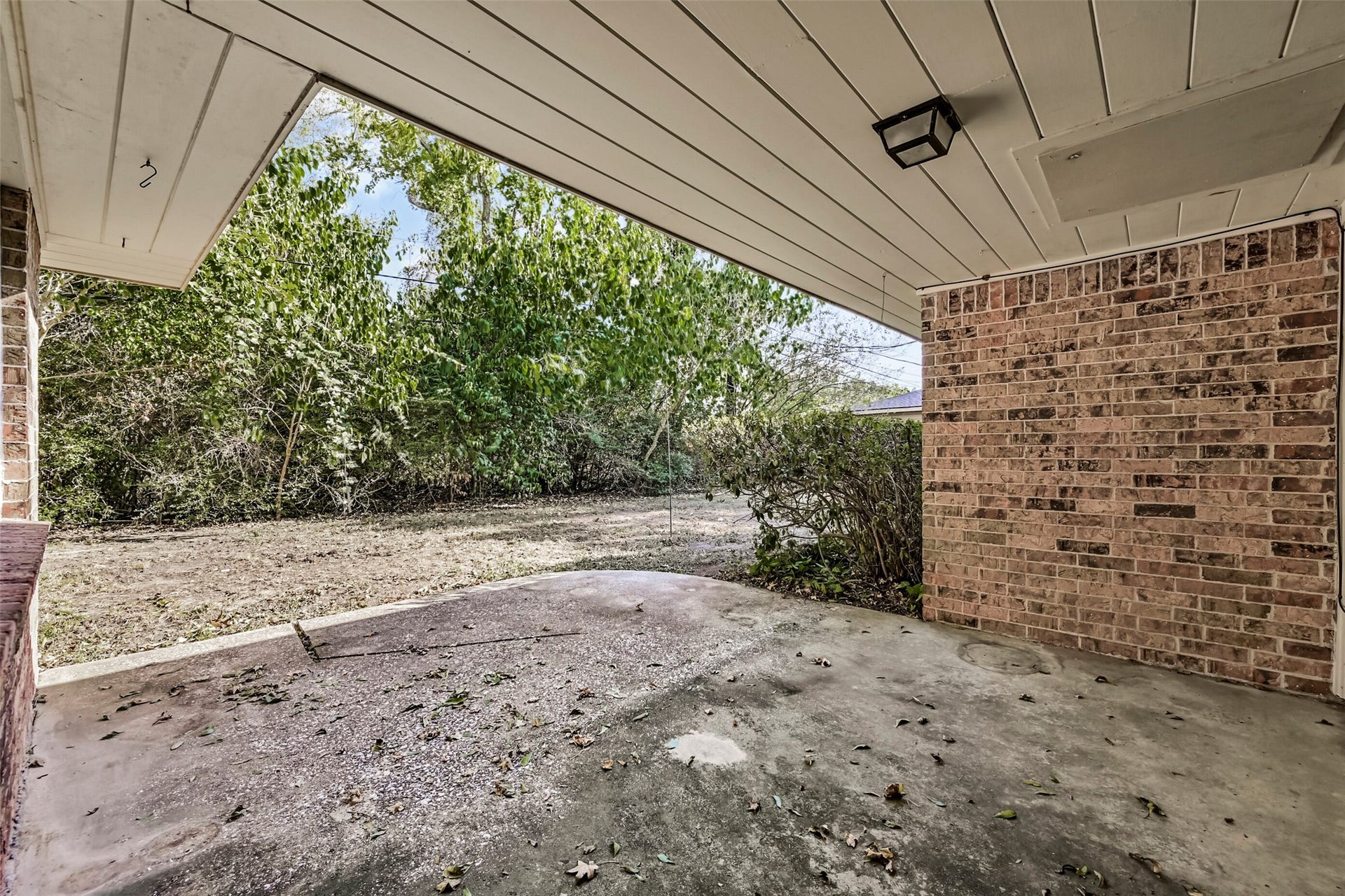 2101 Willow Dell Drive, Seabrook, TX 77586 View of the patio from the breakfast area