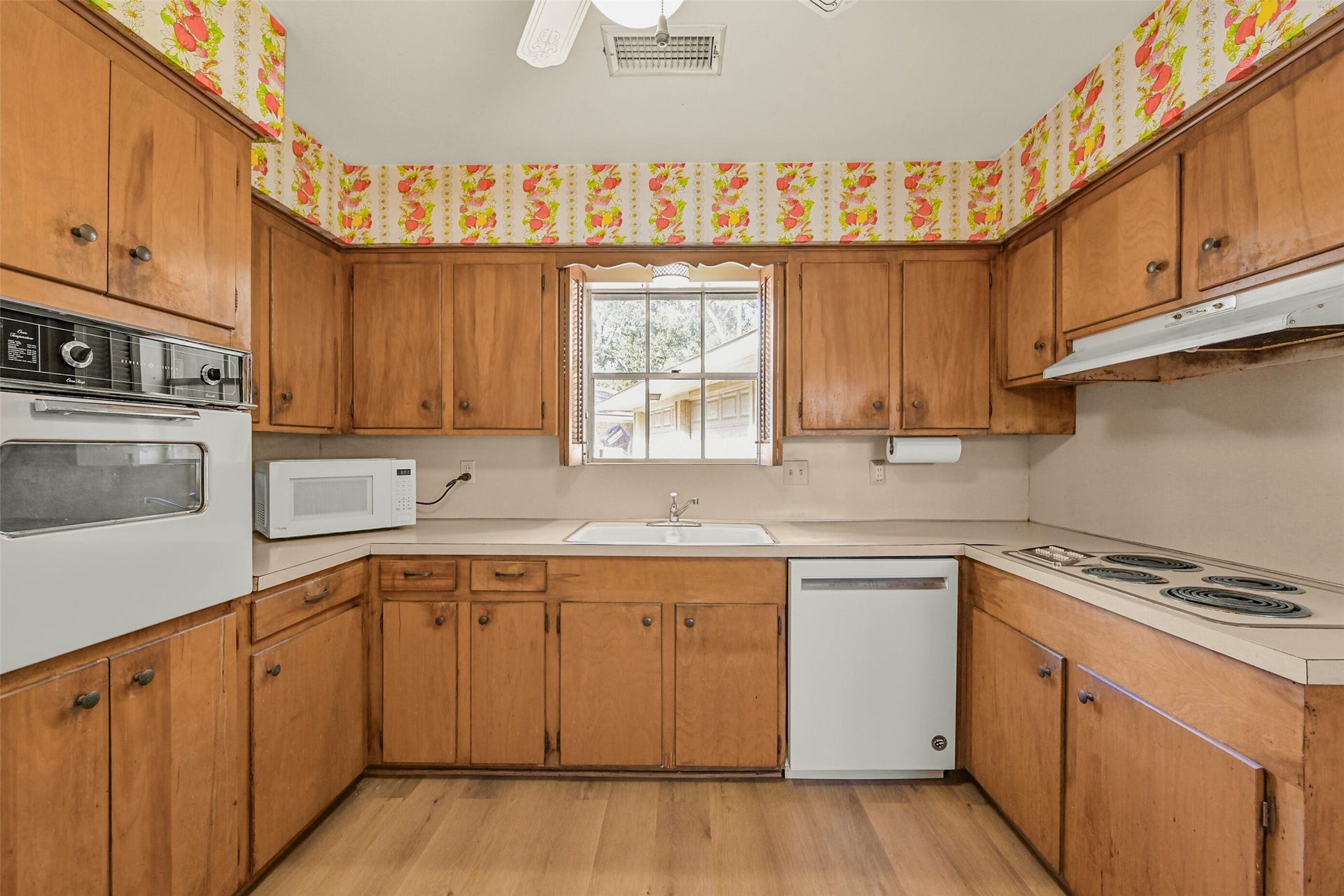 2101 Willow Dell Drive, Seabrook, TX 77586 2101 Willow Dell Drive, Seabrook, TX 77586