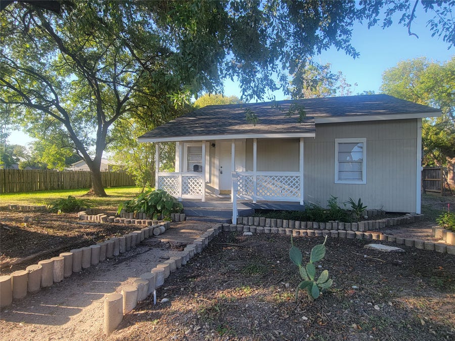 Property photo for 2526 3rd 1/2 Avenue N, Texas City, TX