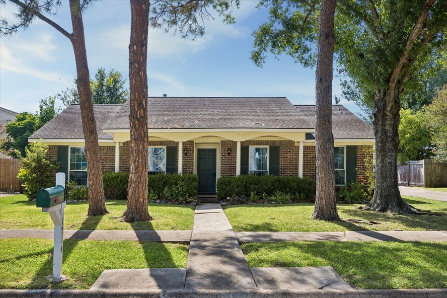 Property photo for 1714 Ashford Hollow Lane, Houston, TX