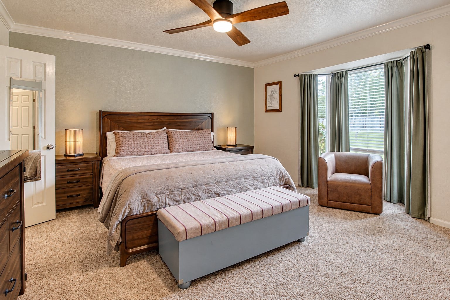 12315 Thaman Drive, Dickinson, TX 77539 The bay window brings in plenty of natural light and adds a great character to the primary bedroom.