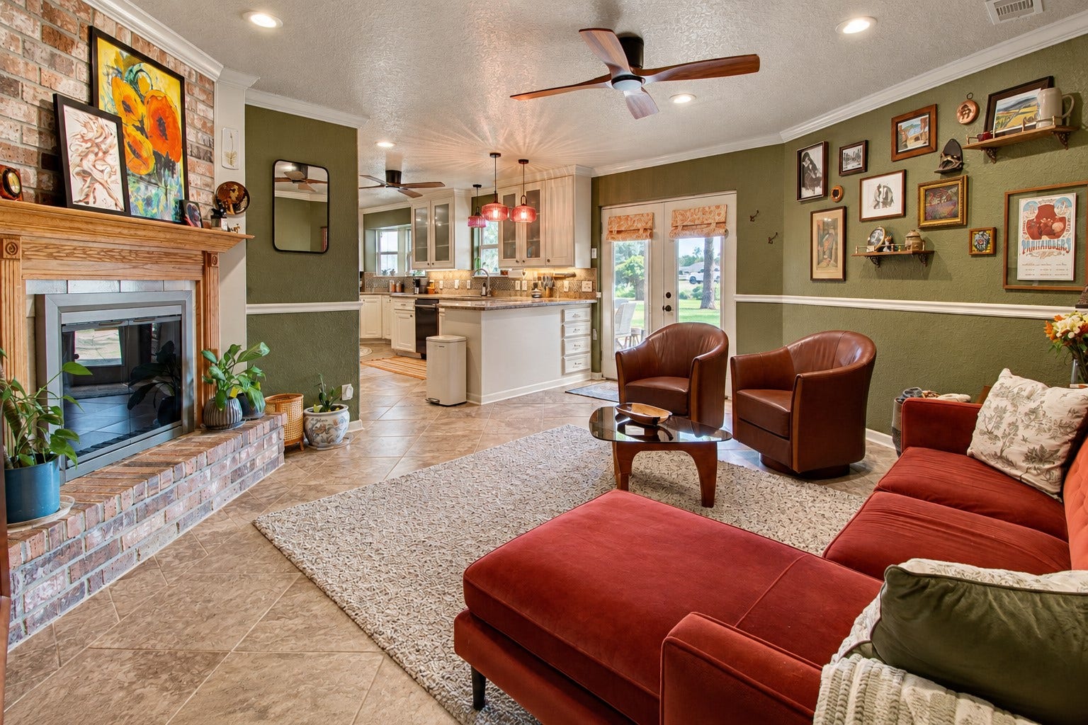 12315 Thaman Drive, Dickinson, TX 77539 This living room and the kitchen flow together seamlessly.