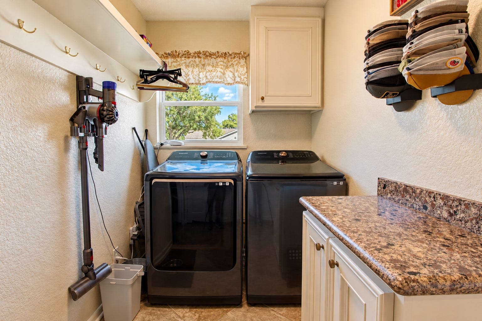 12315 Thaman Drive, Dickinson, TX 77539 The laundry area separates the sitting area from the kitchen.