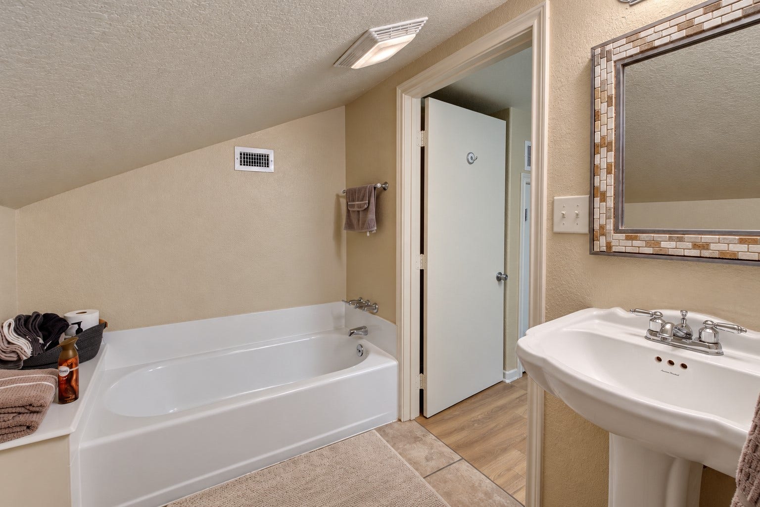 12315 Thaman Drive, Dickinson, TX 77539 The upstairs ALSO has its own FULL bathroom. Great for multigenerational living.