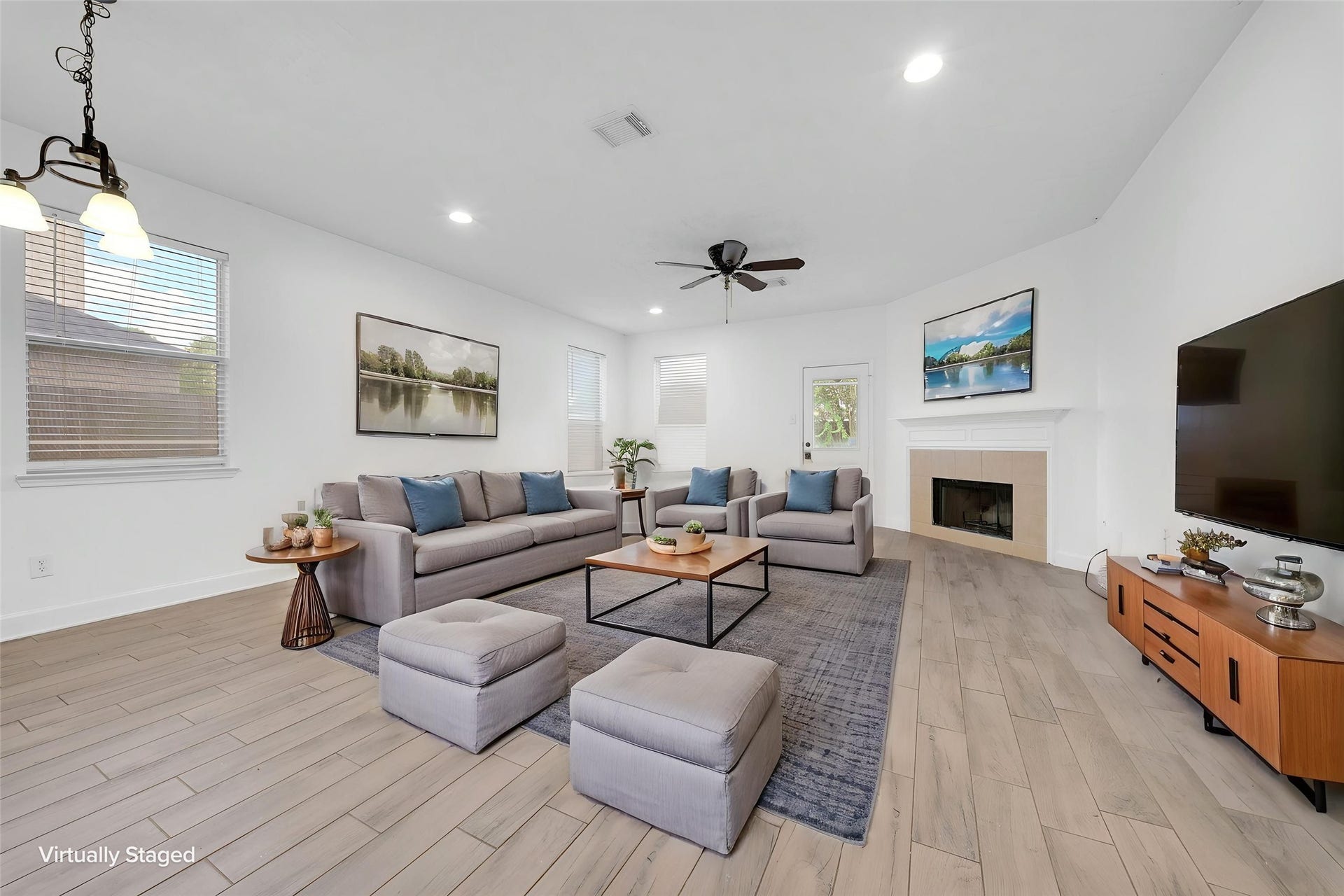 1009 Bay Area Boulevard, League City, TX 77573 Livingroom with Virtually Staged