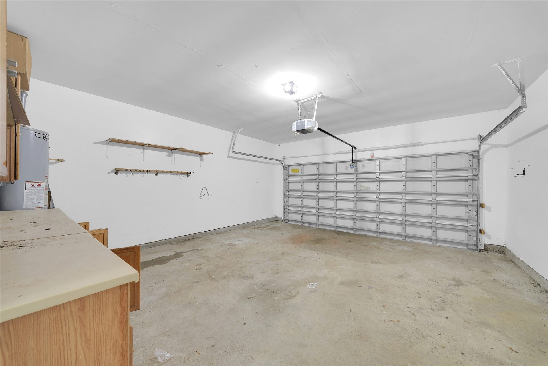 1009 Bay Area Boulevard, League City, TX 77573 Garage