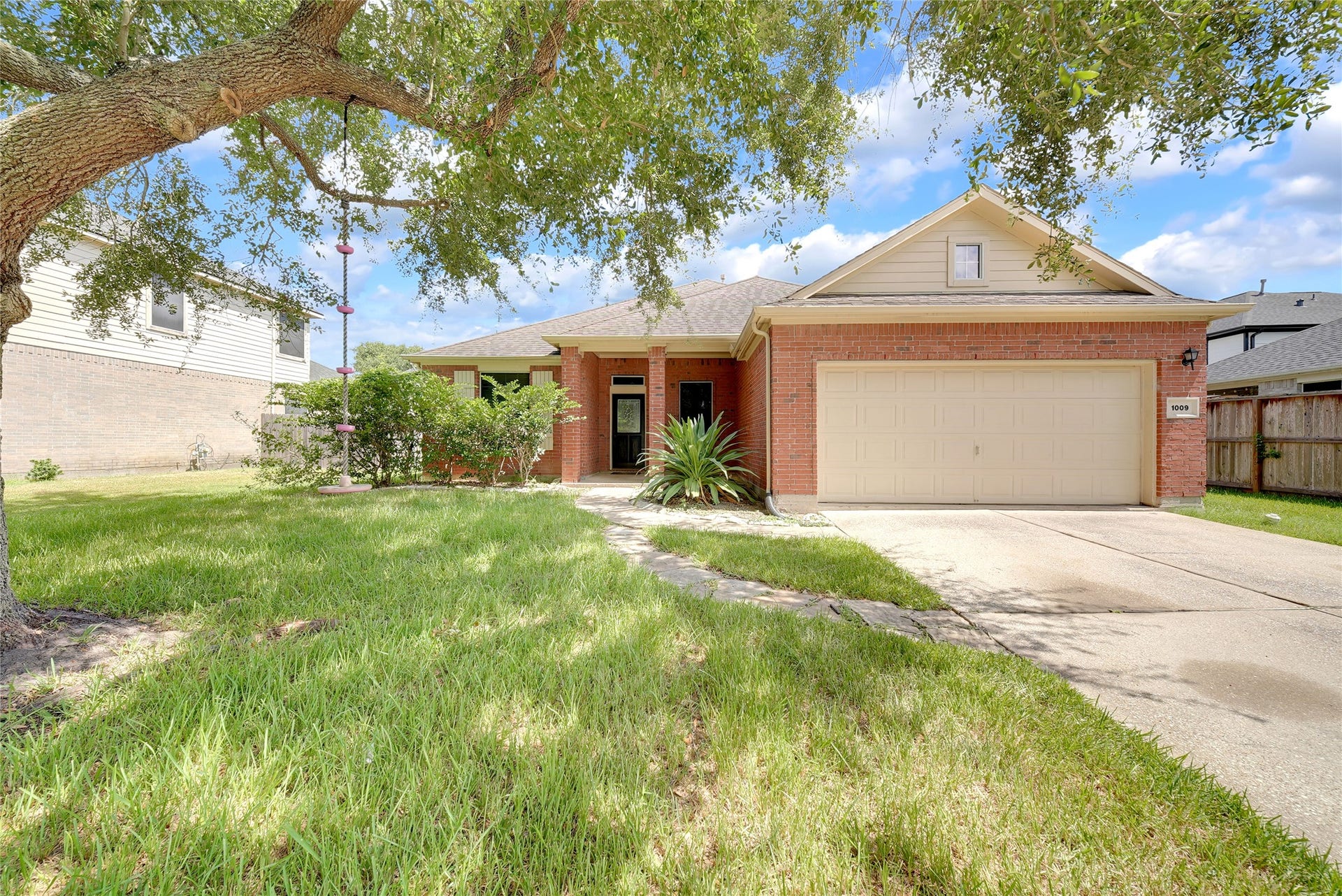 1009 Bay Area Boulevard, League City, TX 77573 Outside