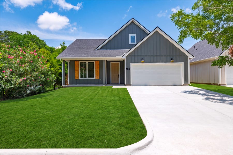 Property photo for 2410 28th Ave N, Texas City, TX