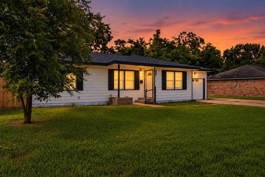 Property photo for 310 Nasturtium Street, Lake Jackson, TX