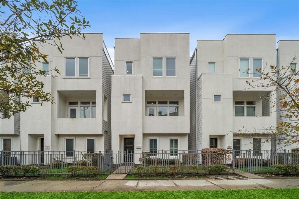 128 Pierce Street, Houston, TX 77002 128 Pierce Street, Houston, TX 77002
