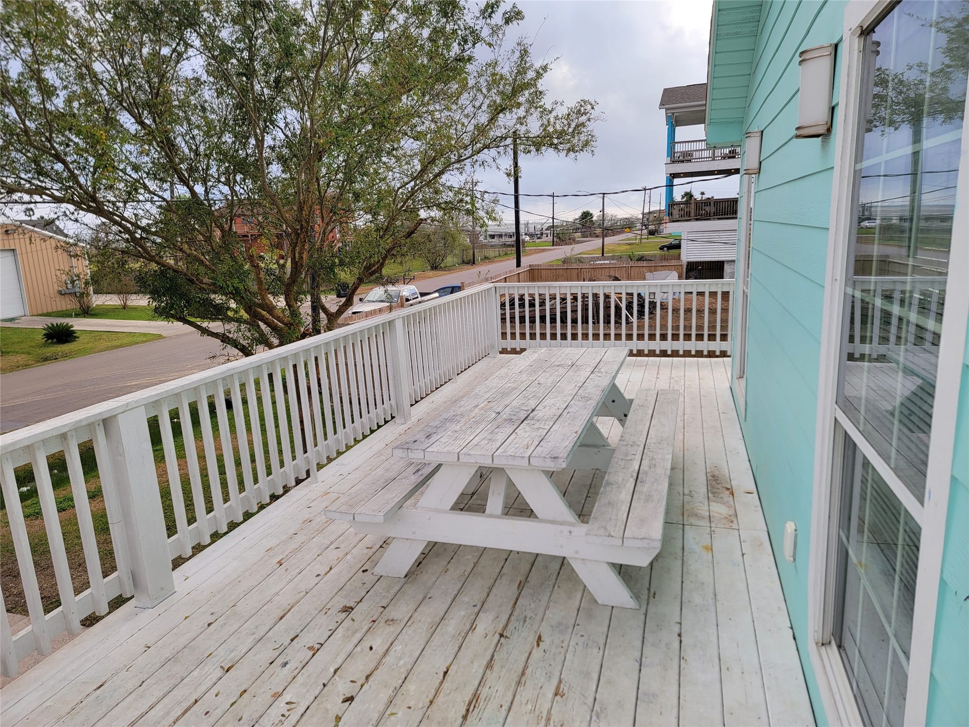 1010 22nd Street, San Leon, TX 77539 upstairs deck