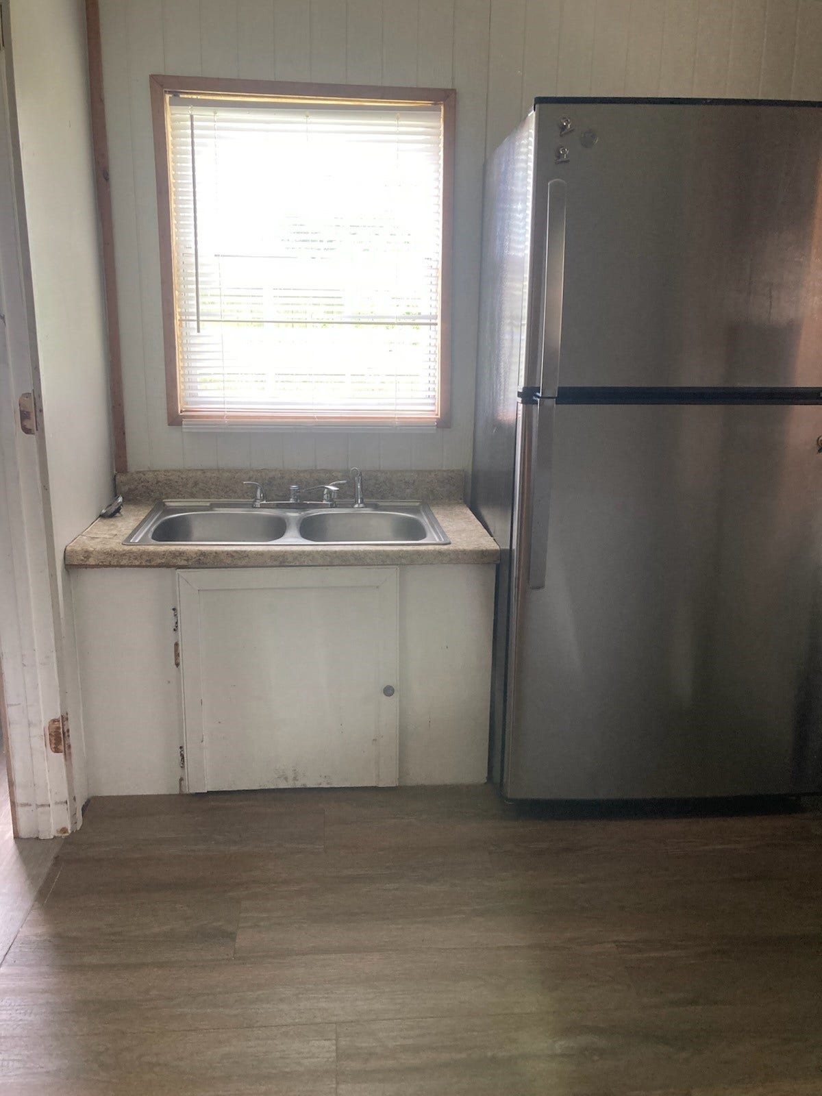 1010 22nd Street, San Leon, TX 77539 Bottom unit kitchen