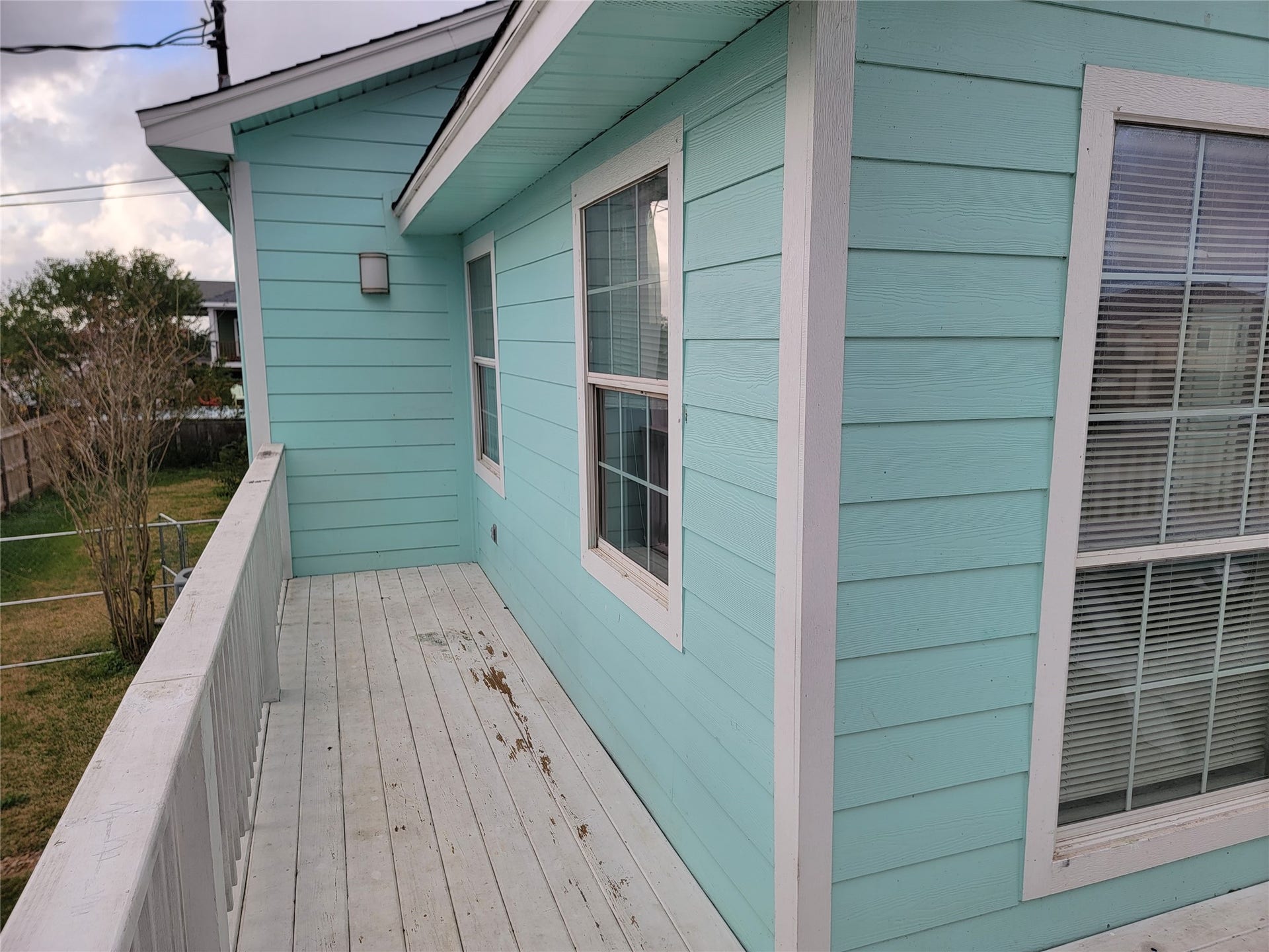 1010 22nd Street, San Leon, TX 77539 upstairs side deck