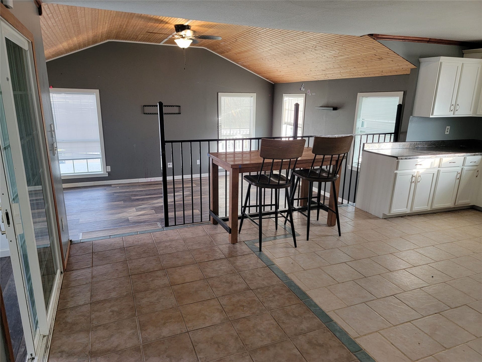 1010 22nd Street, San Leon, TX 77539 upstairs kitchen and living
