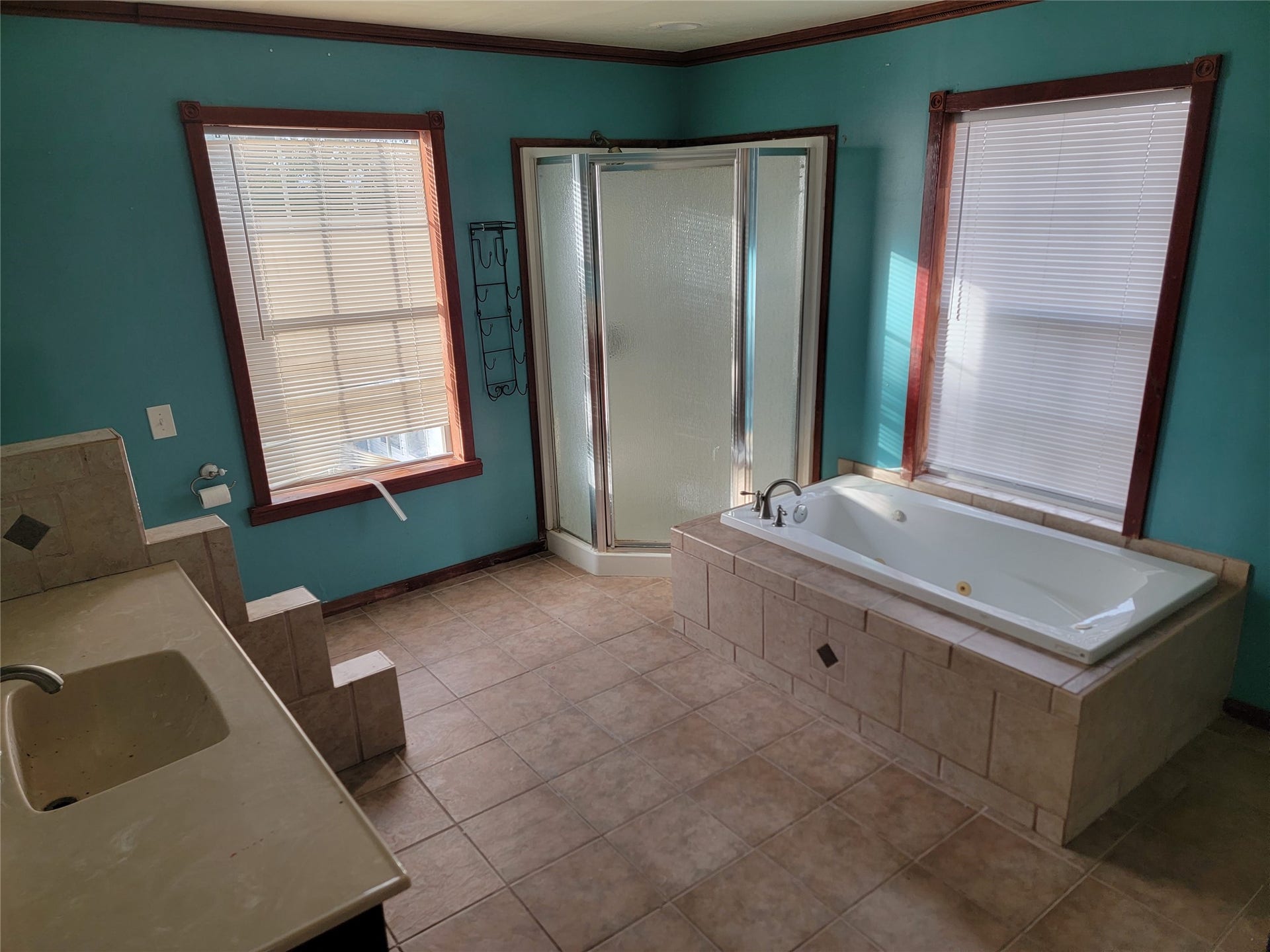 1010 22nd Street, San Leon, TX 77539 Upstairs bathroom