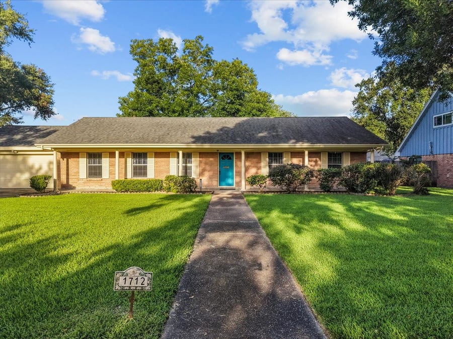Property photo for 1712 Tara Circle, Texas City, TX