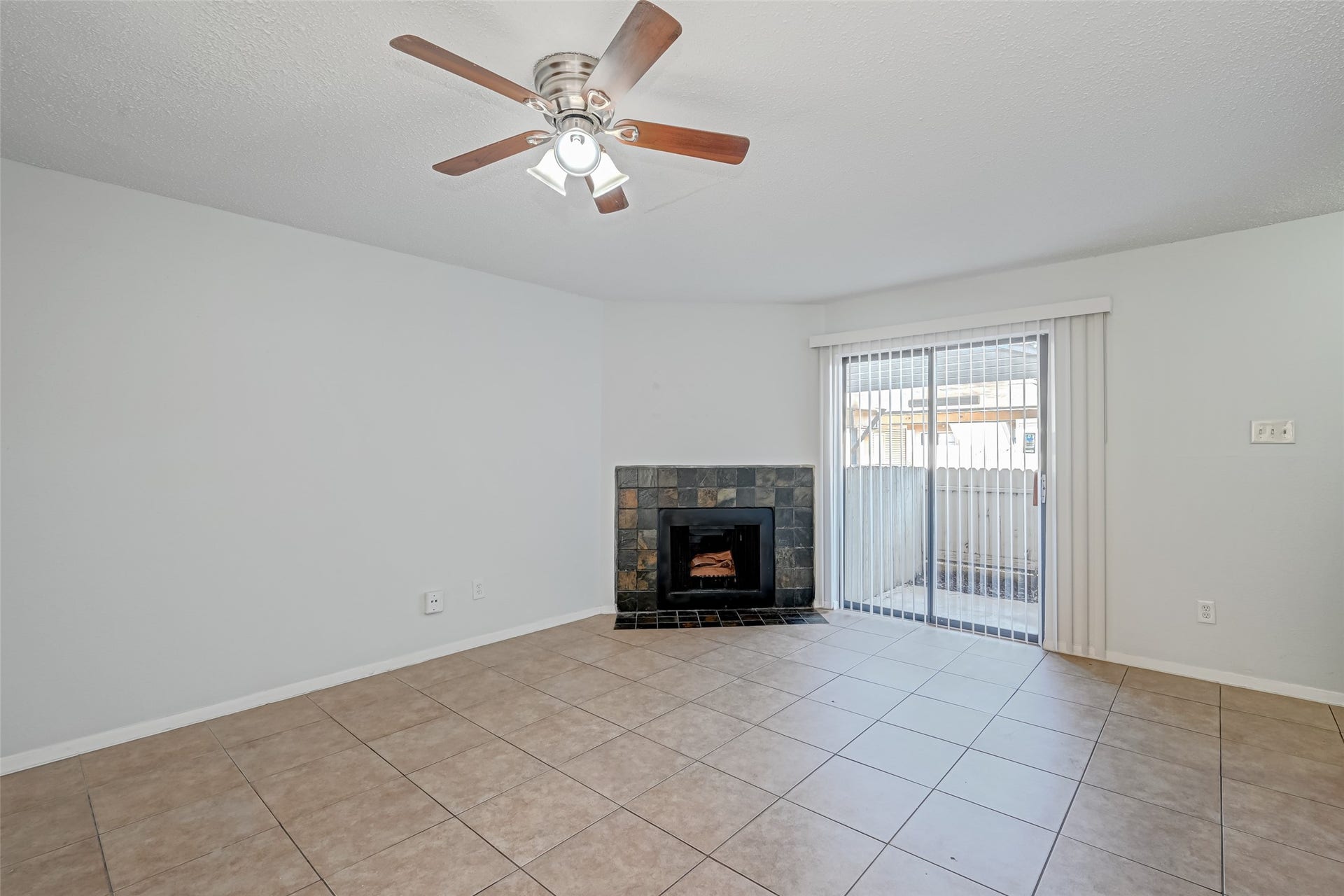 Living room equipped with fireplace